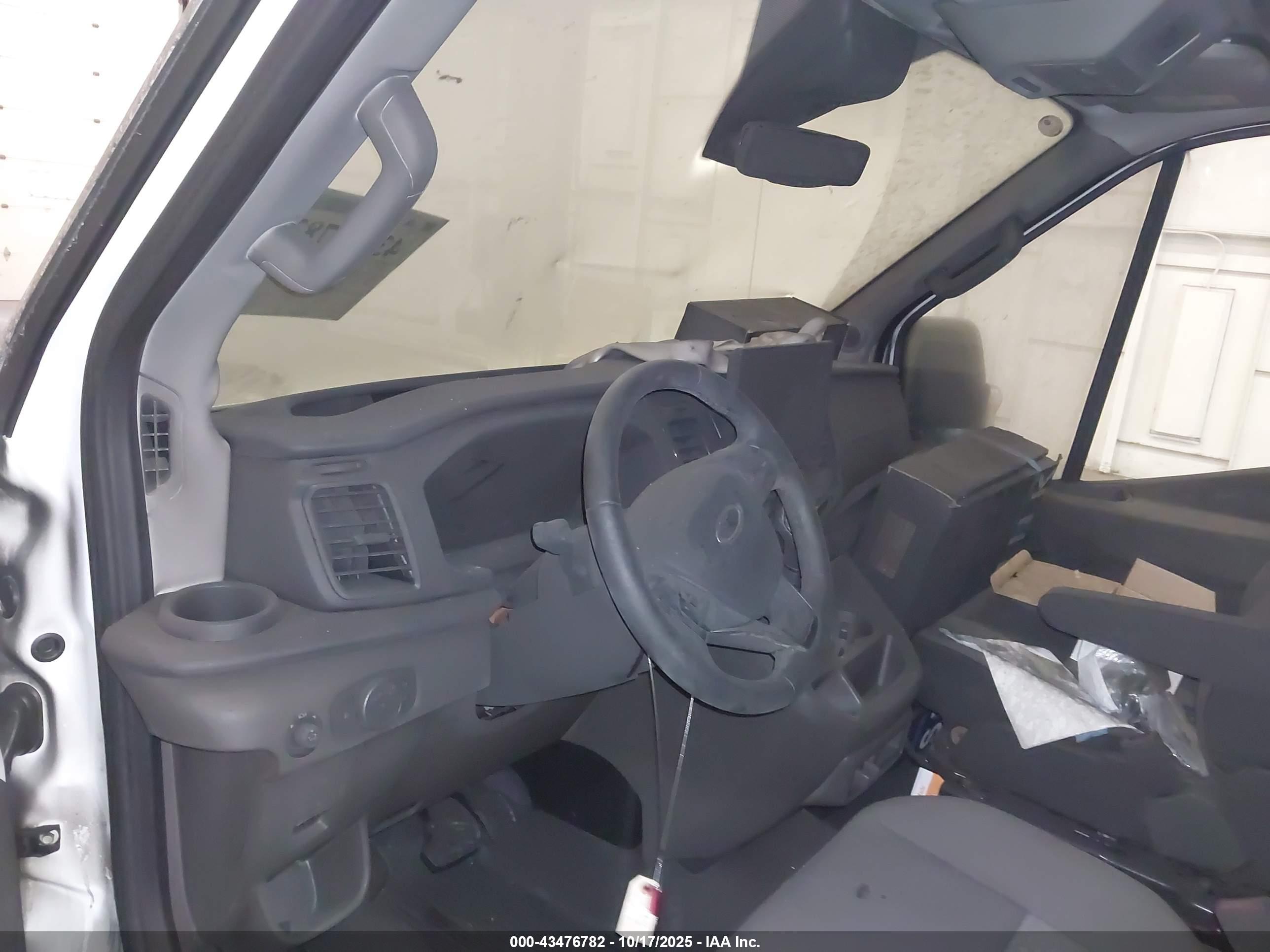 FORD TRANSIT-350 image 6