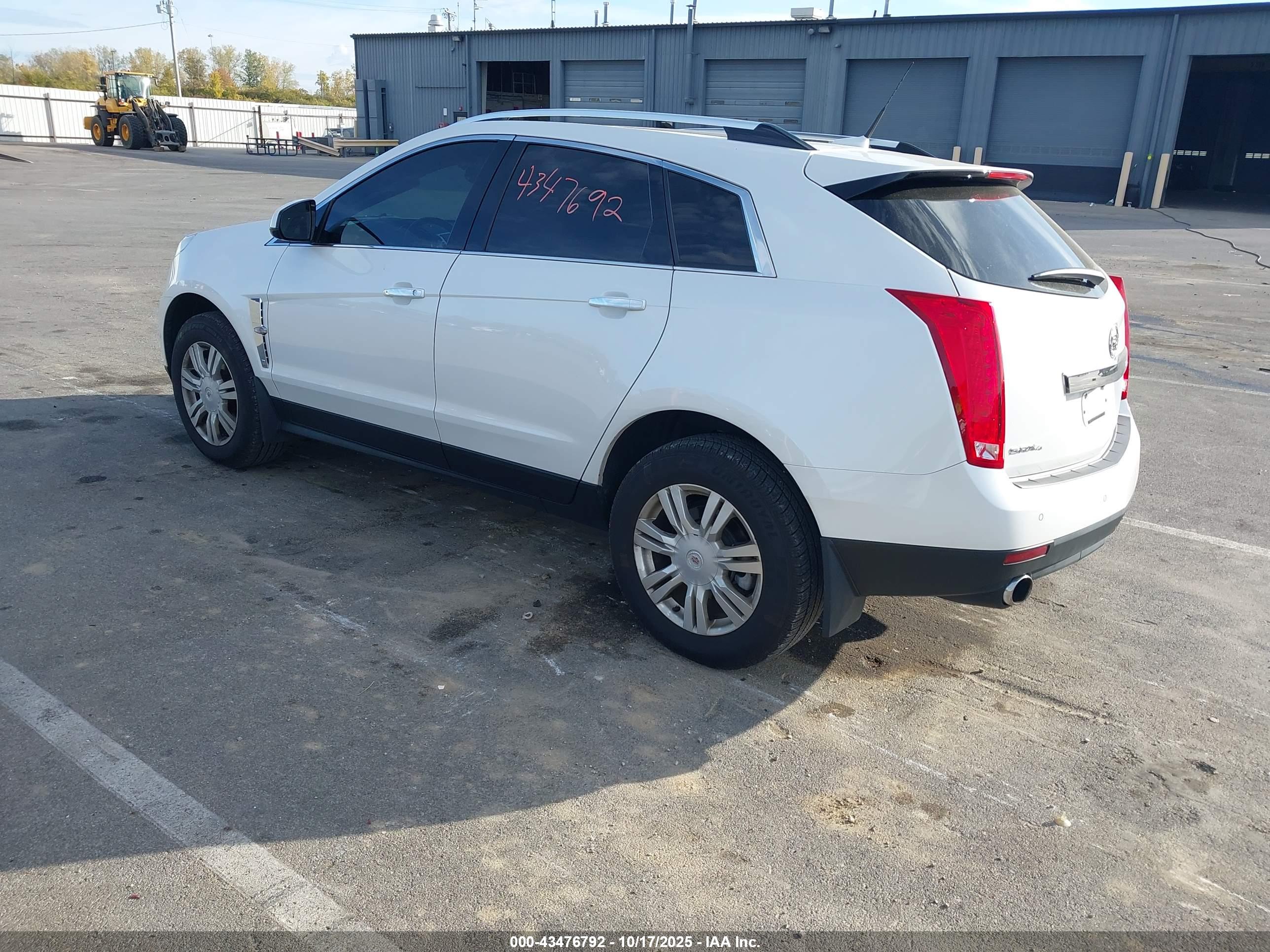 CADILLAC SRX image 3