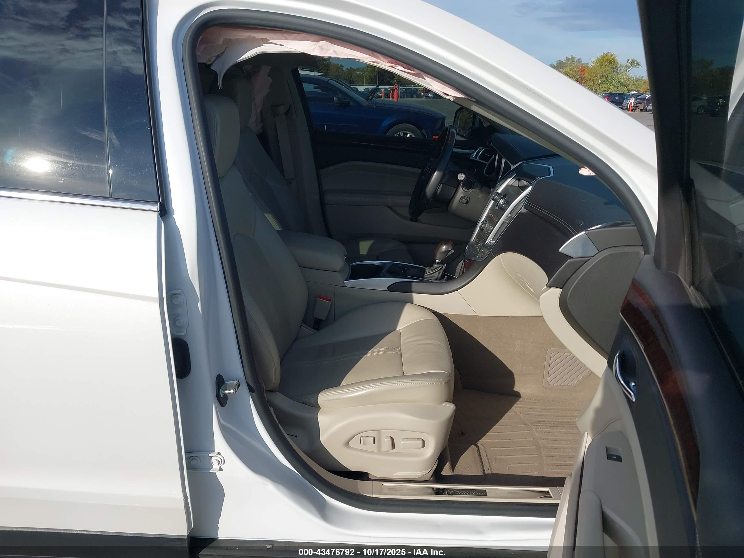 CADILLAC SRX image 5