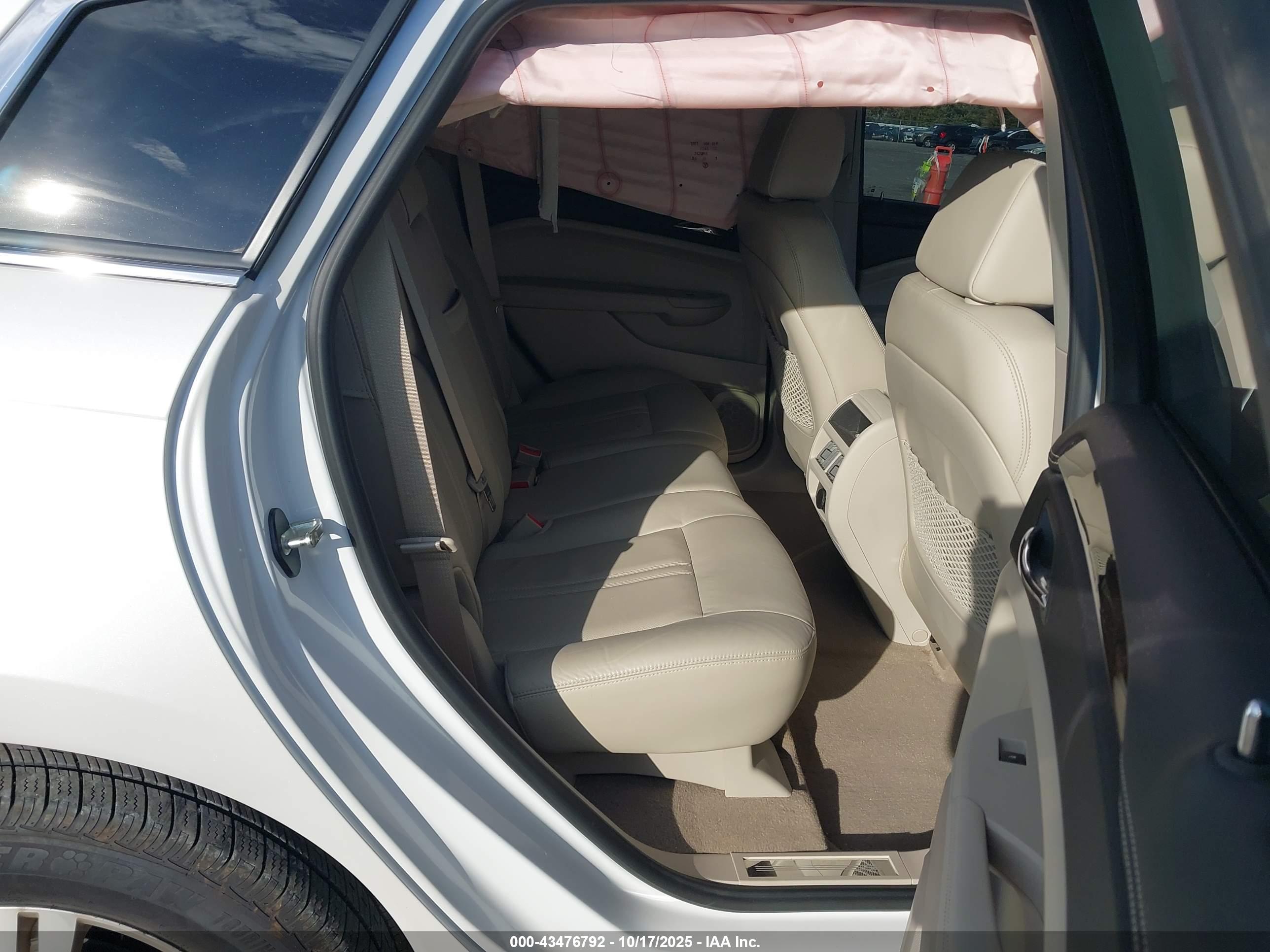 CADILLAC SRX image 8