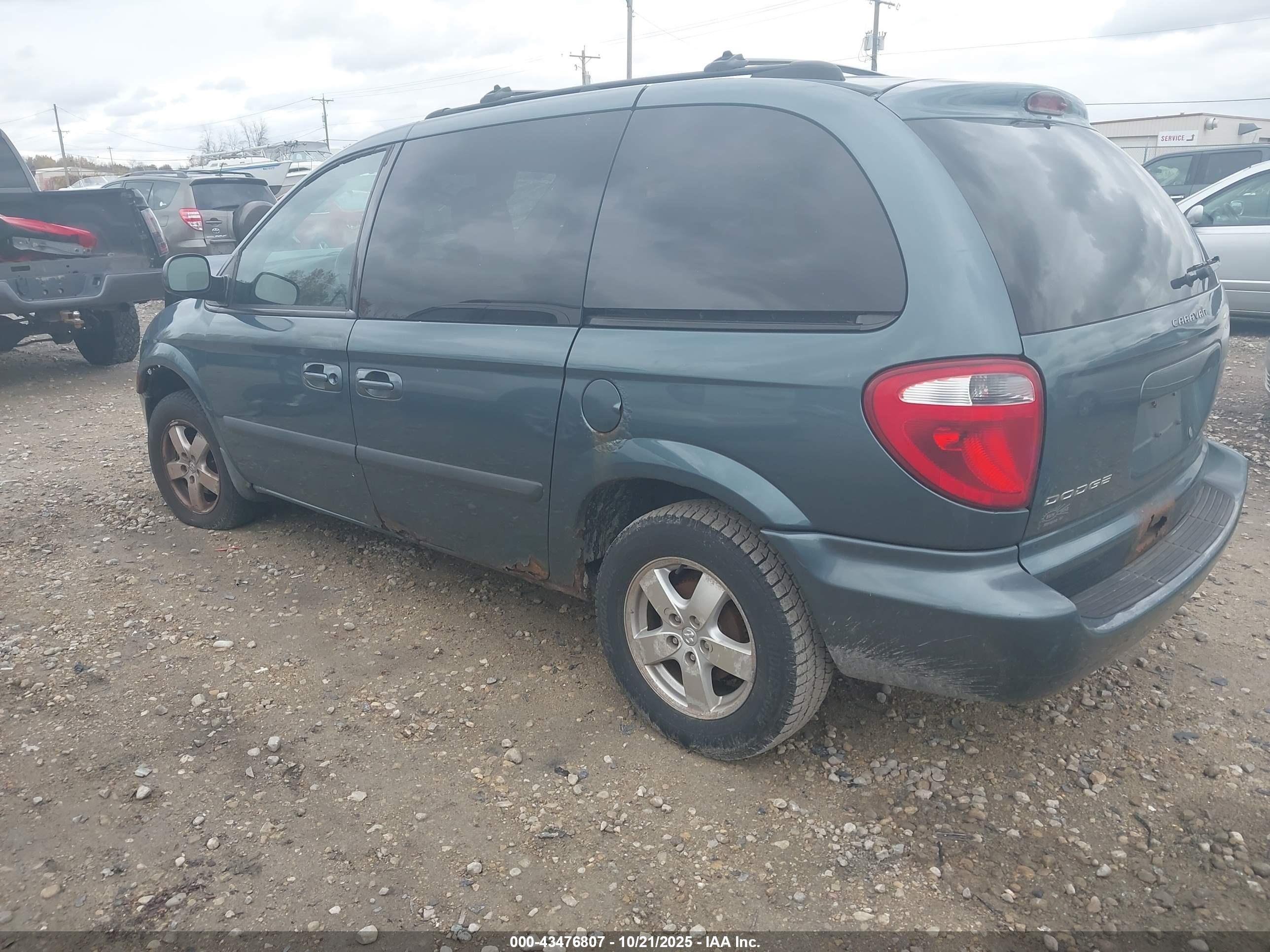 DODGE CARAVAN image 3