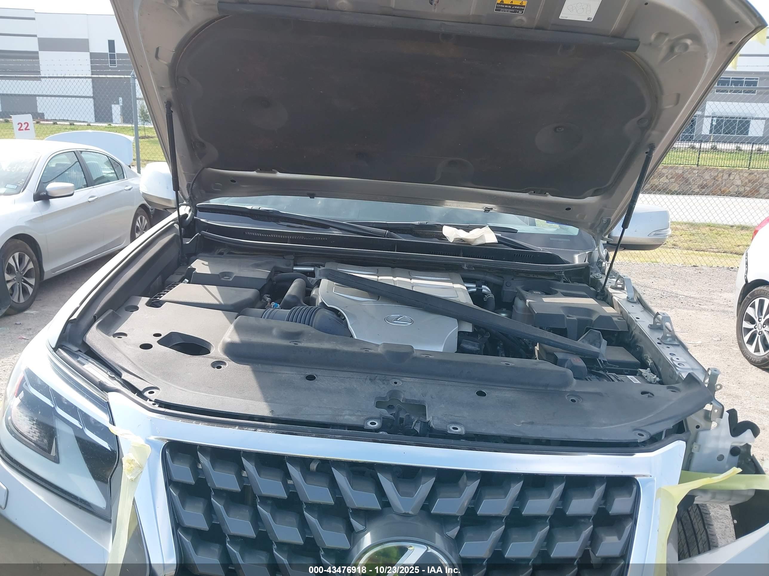 LEXUS GX image 10