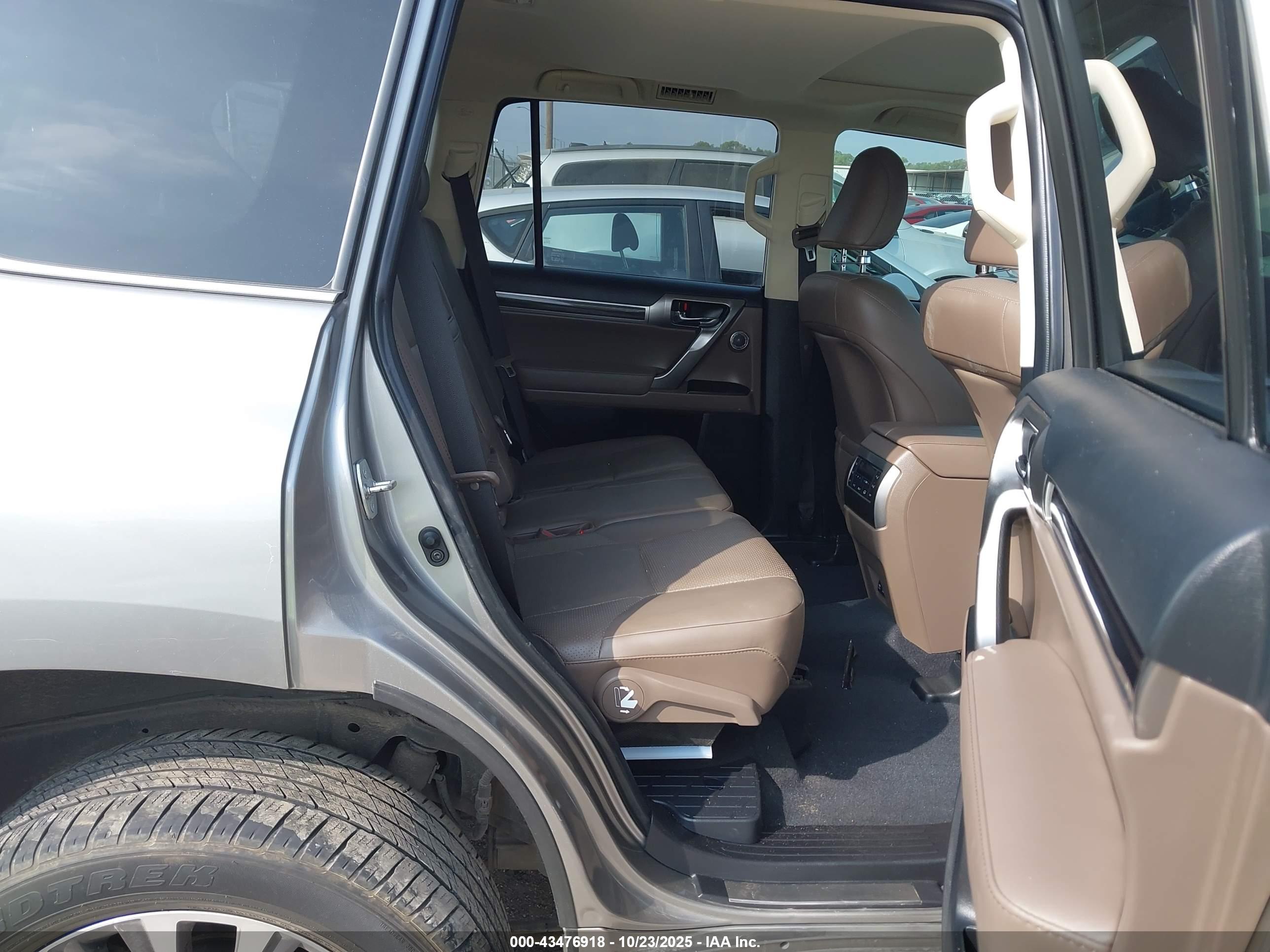 LEXUS GX image 8