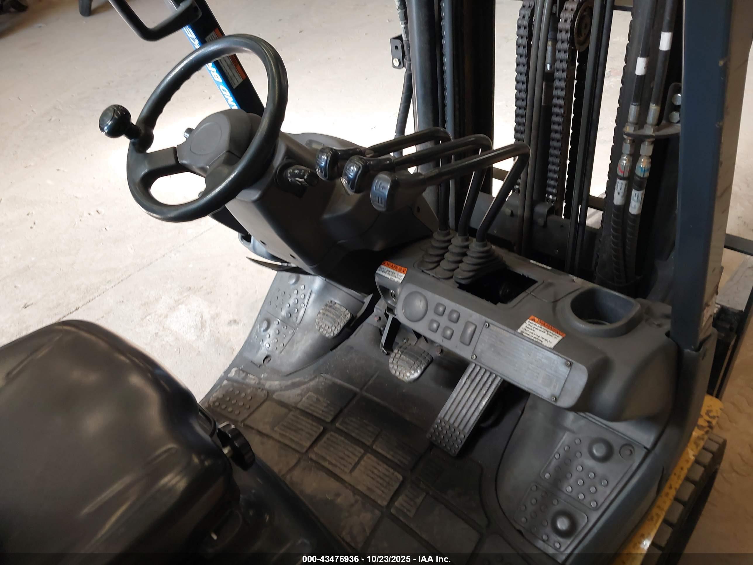 KOMATSU FG30SHT-16 image 5