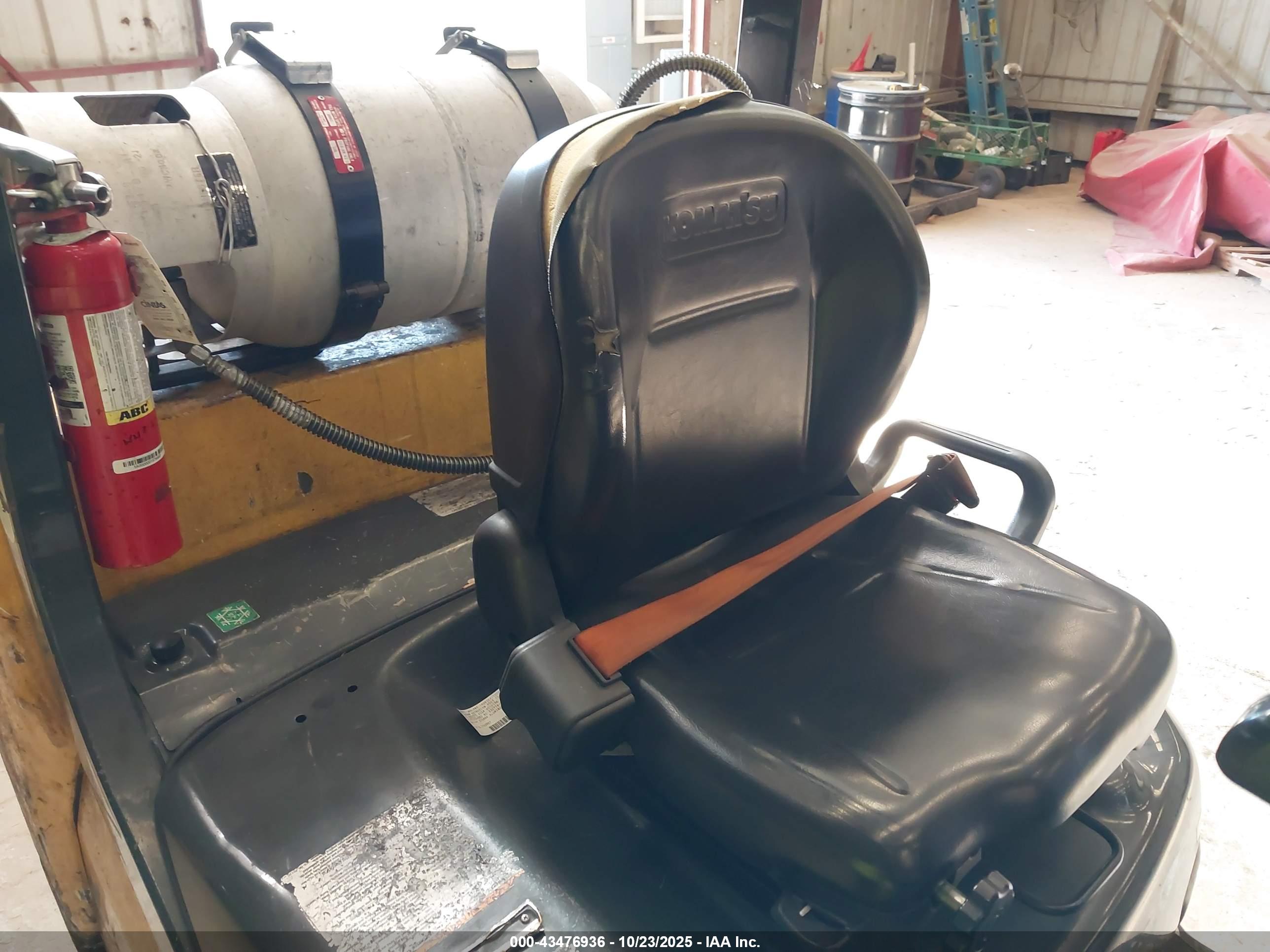 KOMATSU FG30SHT-16 image 8
