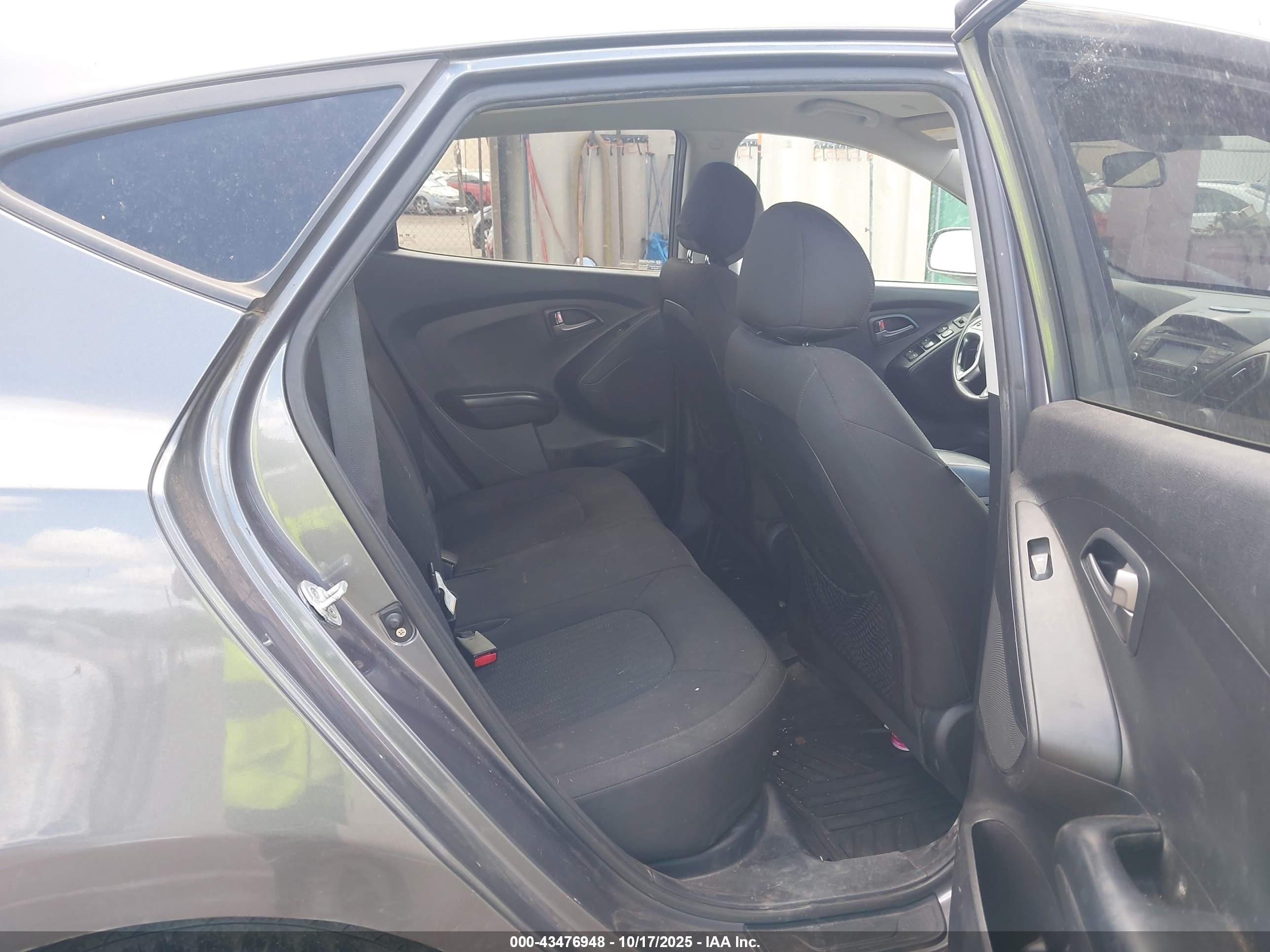 HYUNDAI TUCSON image 8