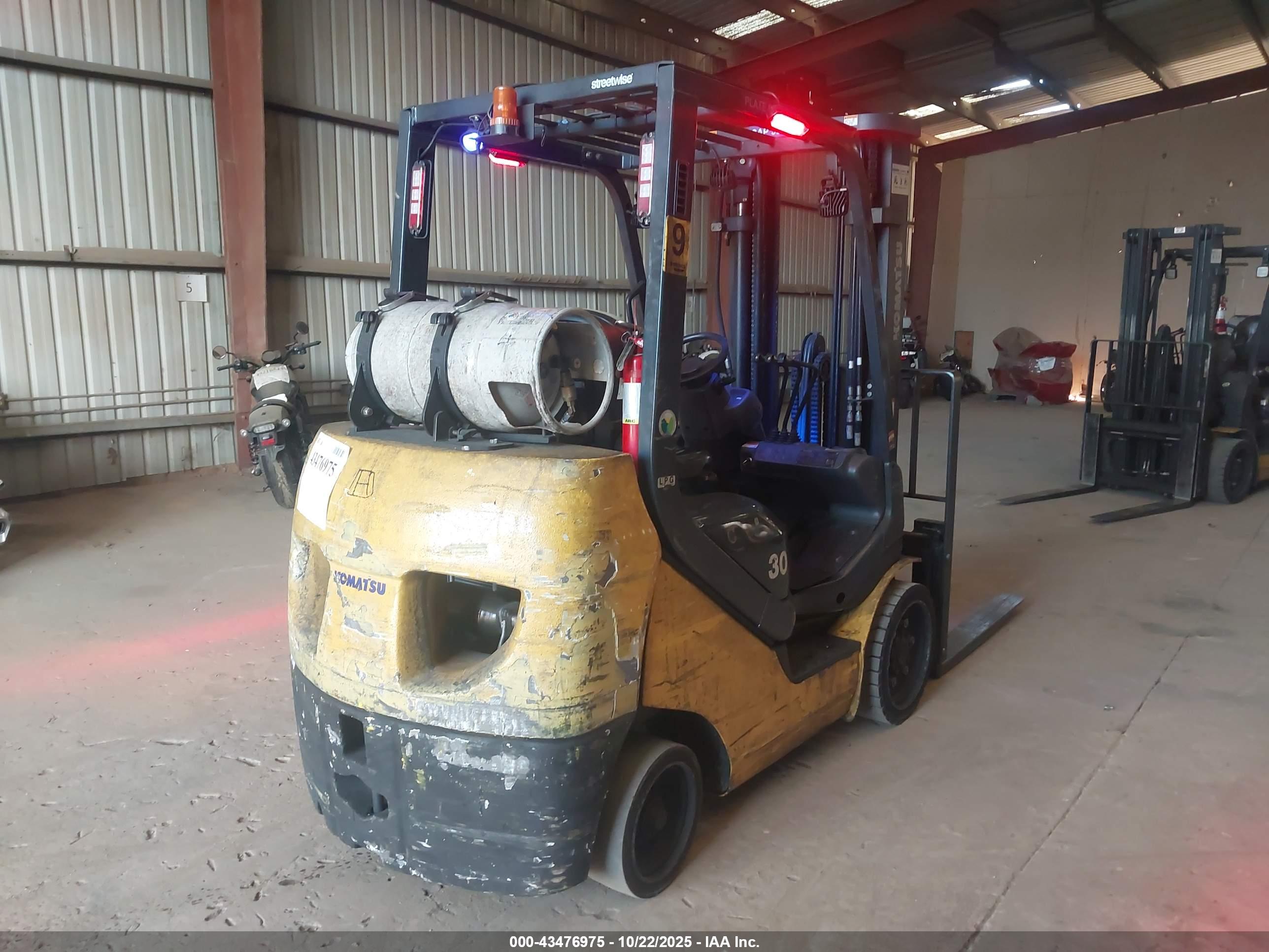 KOMATSU FG30SHT-16 image 4