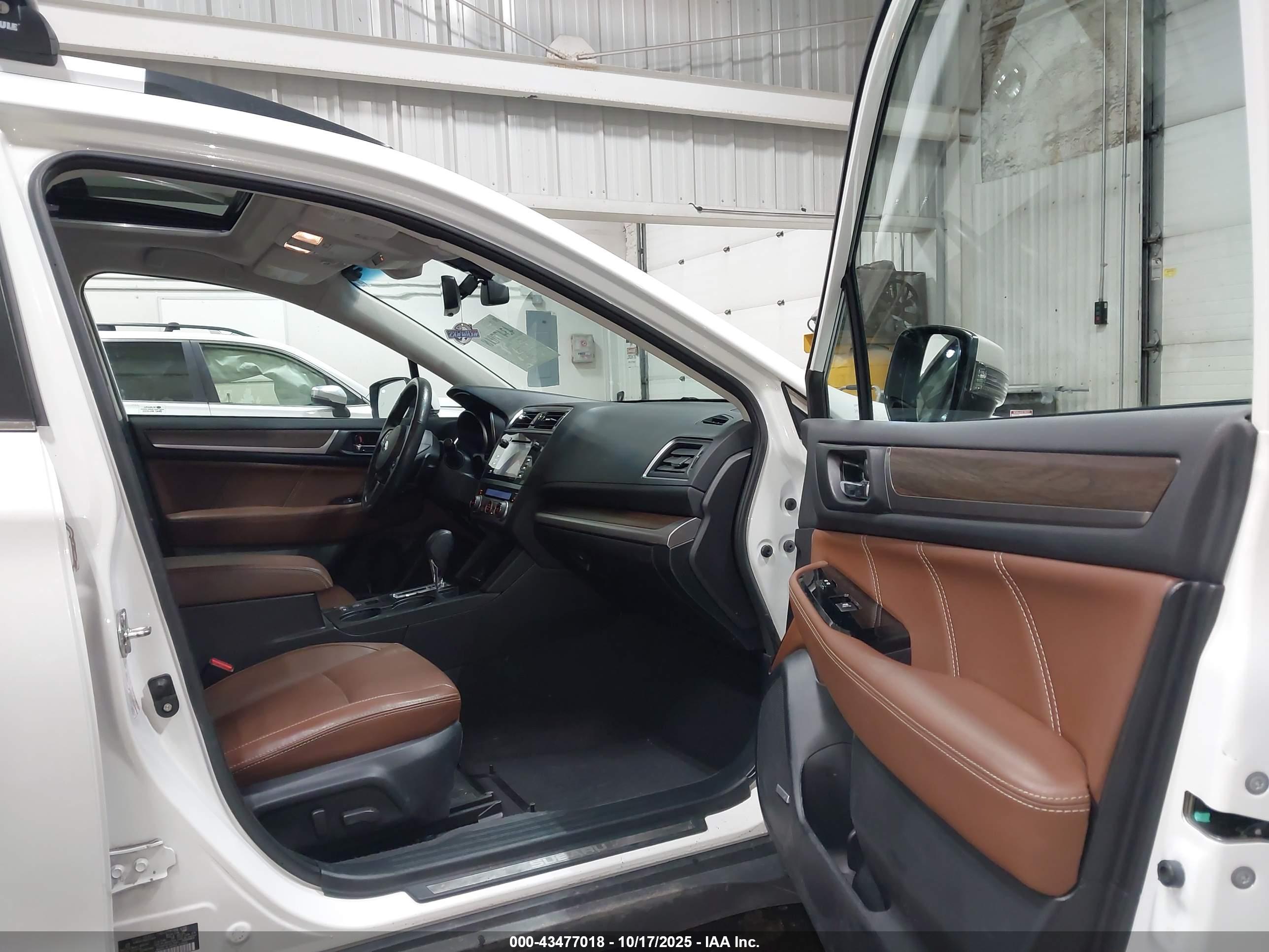 SUBARU OUTBACK image 5