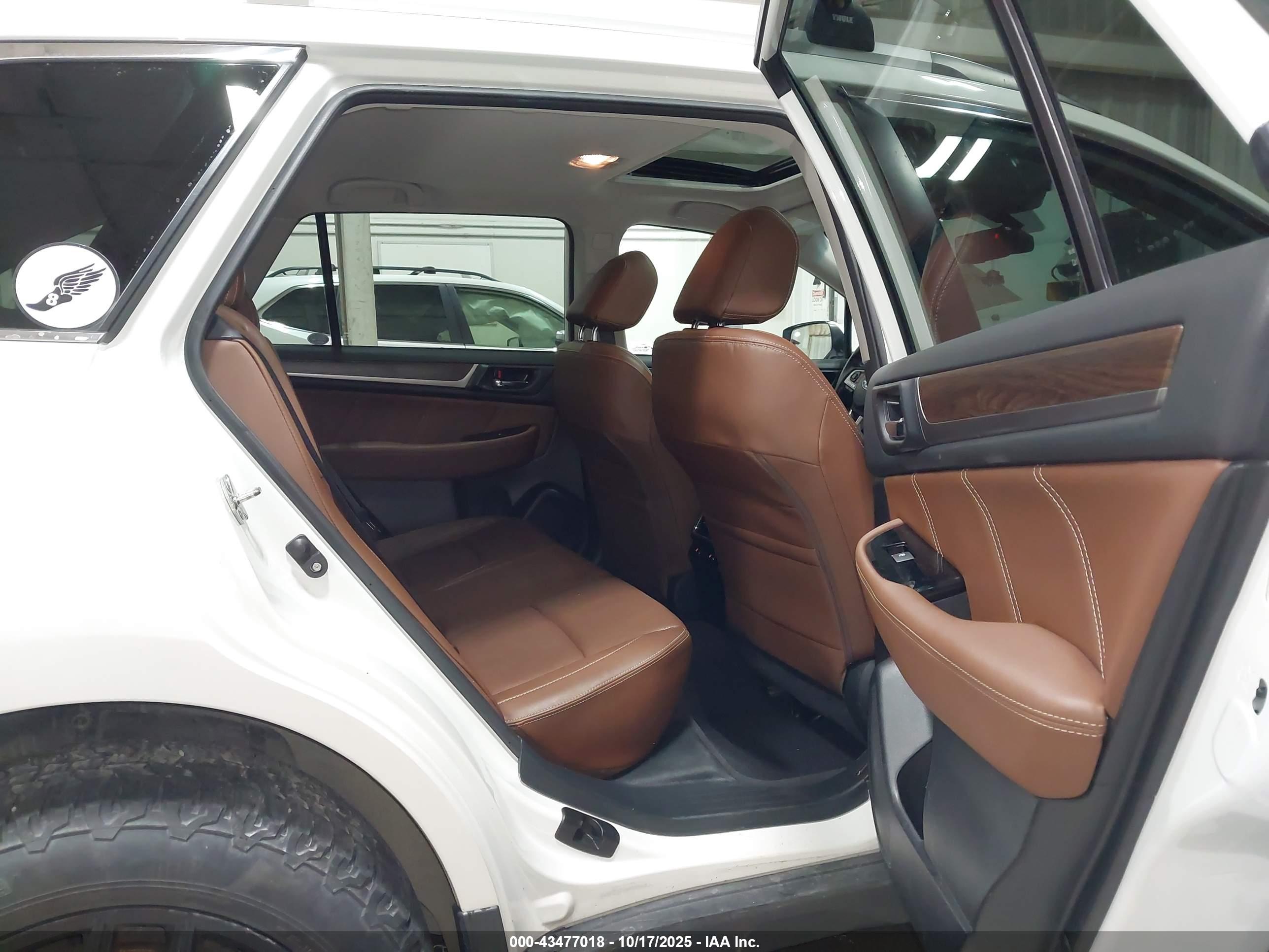 SUBARU OUTBACK image 8