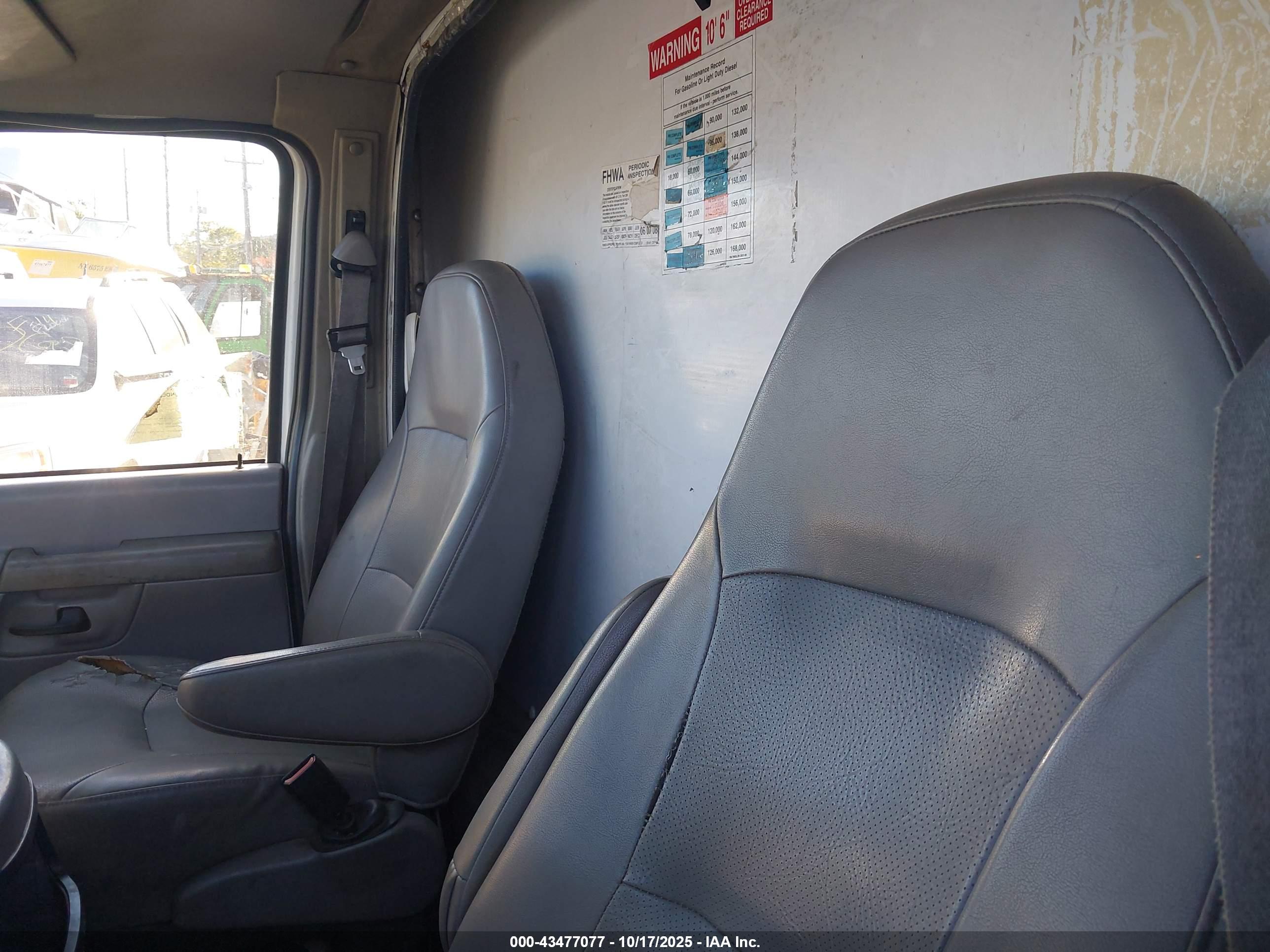 FORD E-350 image 8