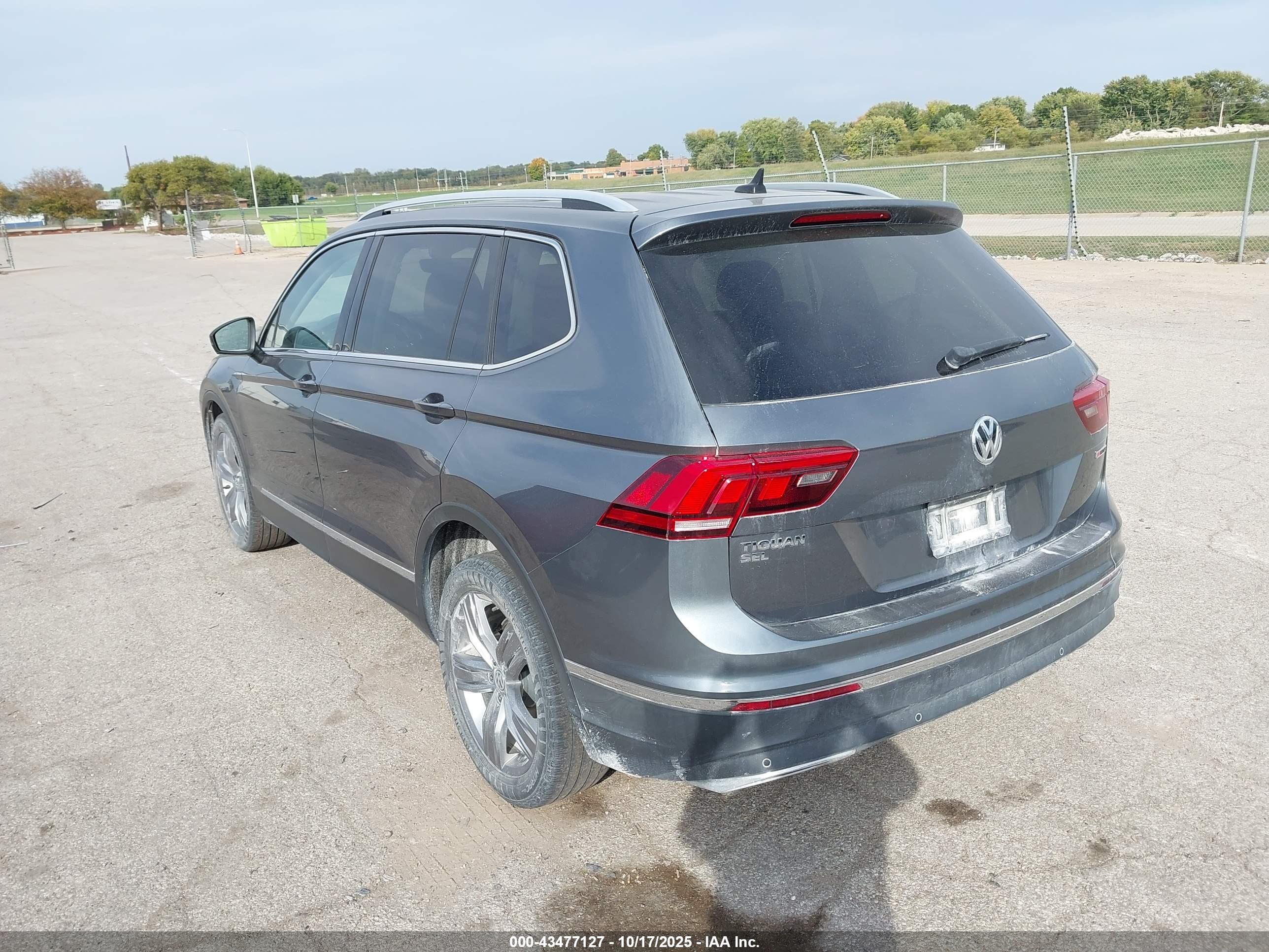 VOLKSWAGEN TIGUAN image 3
