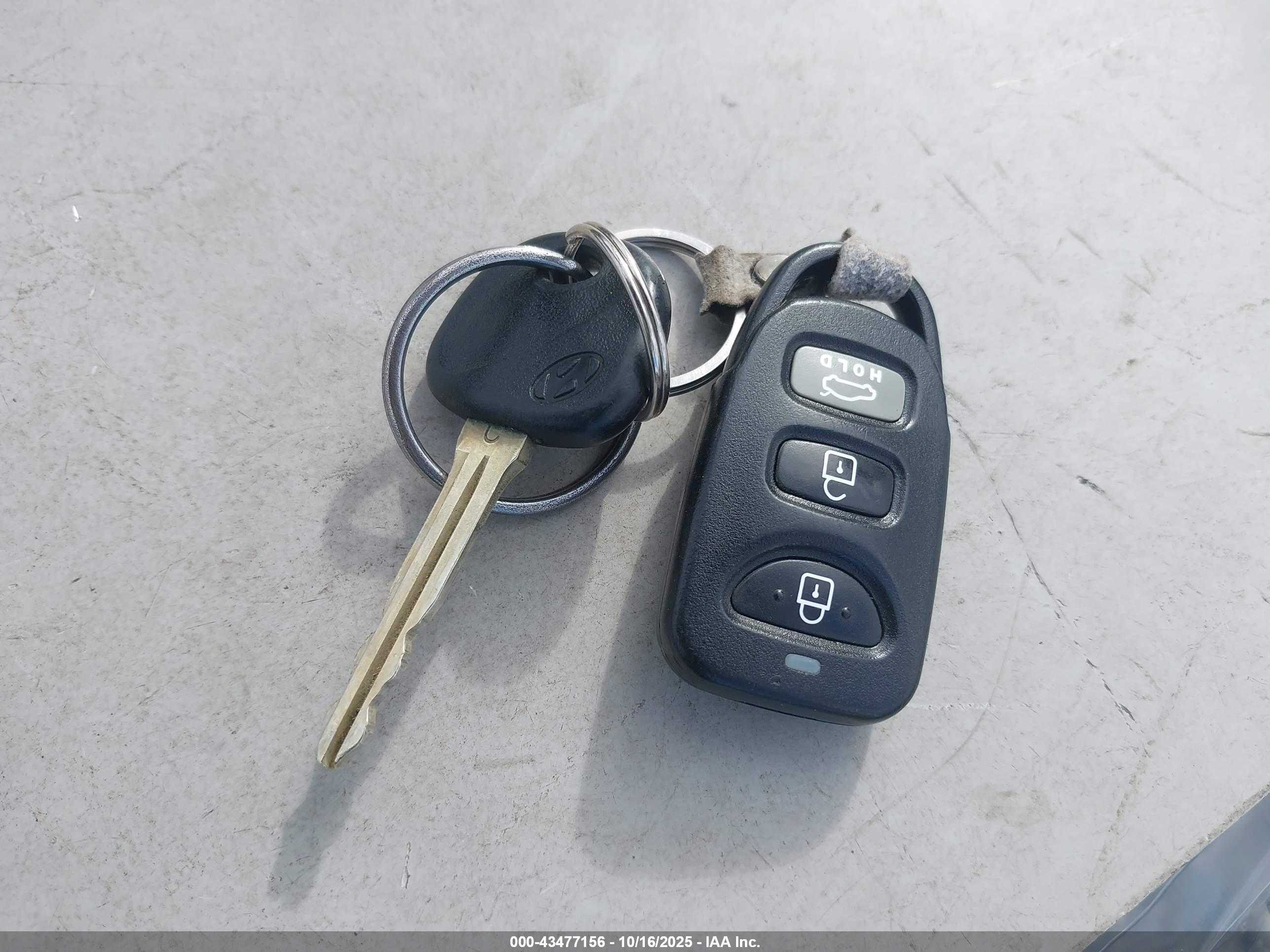HYUNDAI ELANTRA image 11