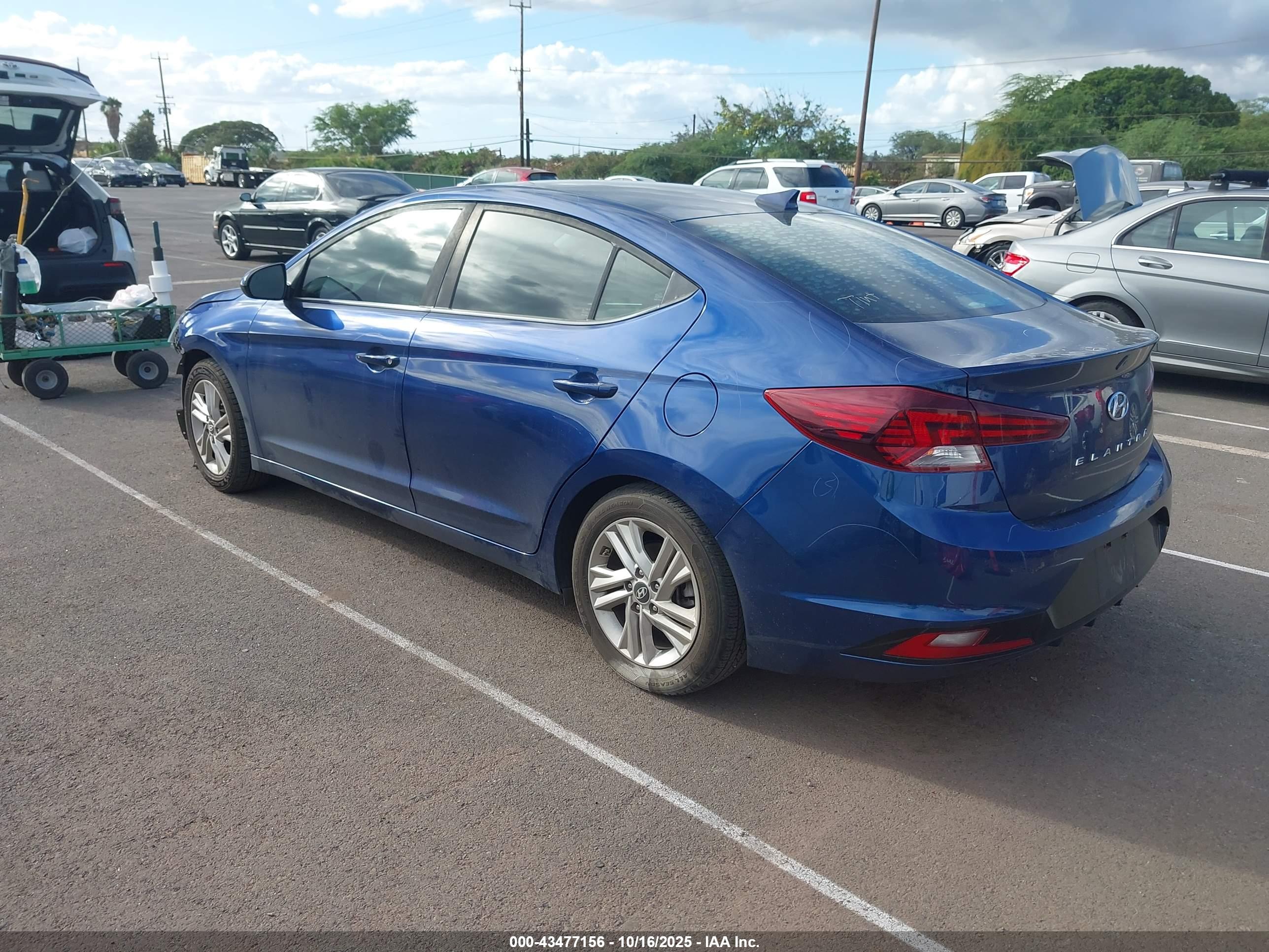 HYUNDAI ELANTRA image 3