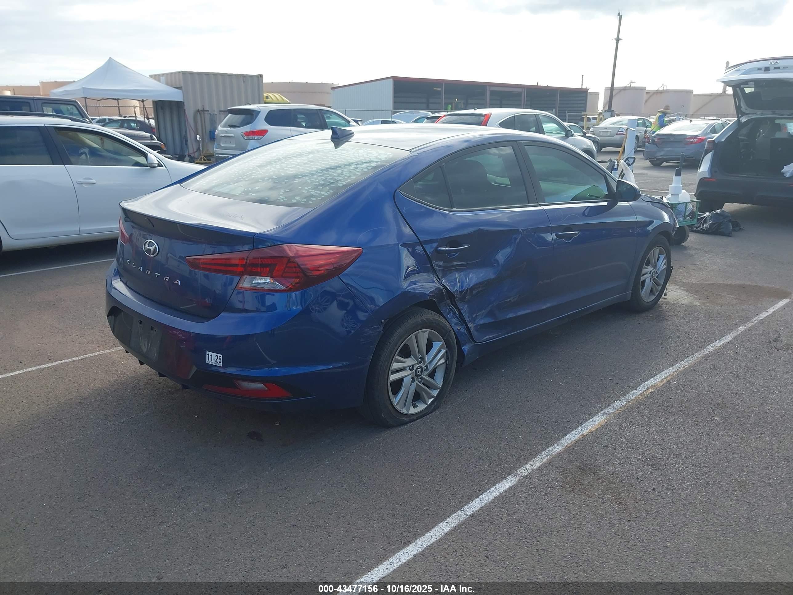 HYUNDAI ELANTRA image 4
