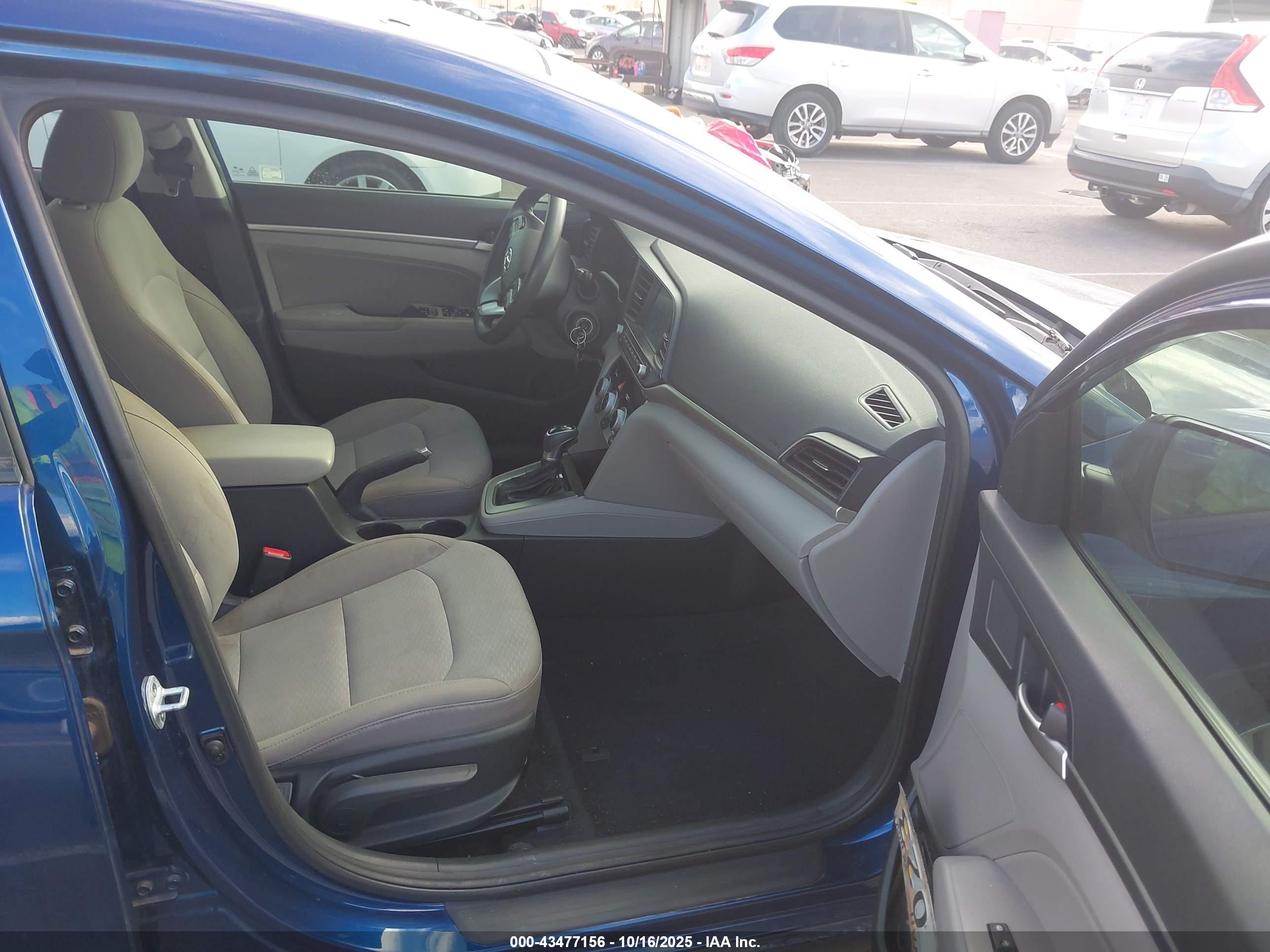 HYUNDAI ELANTRA image 5