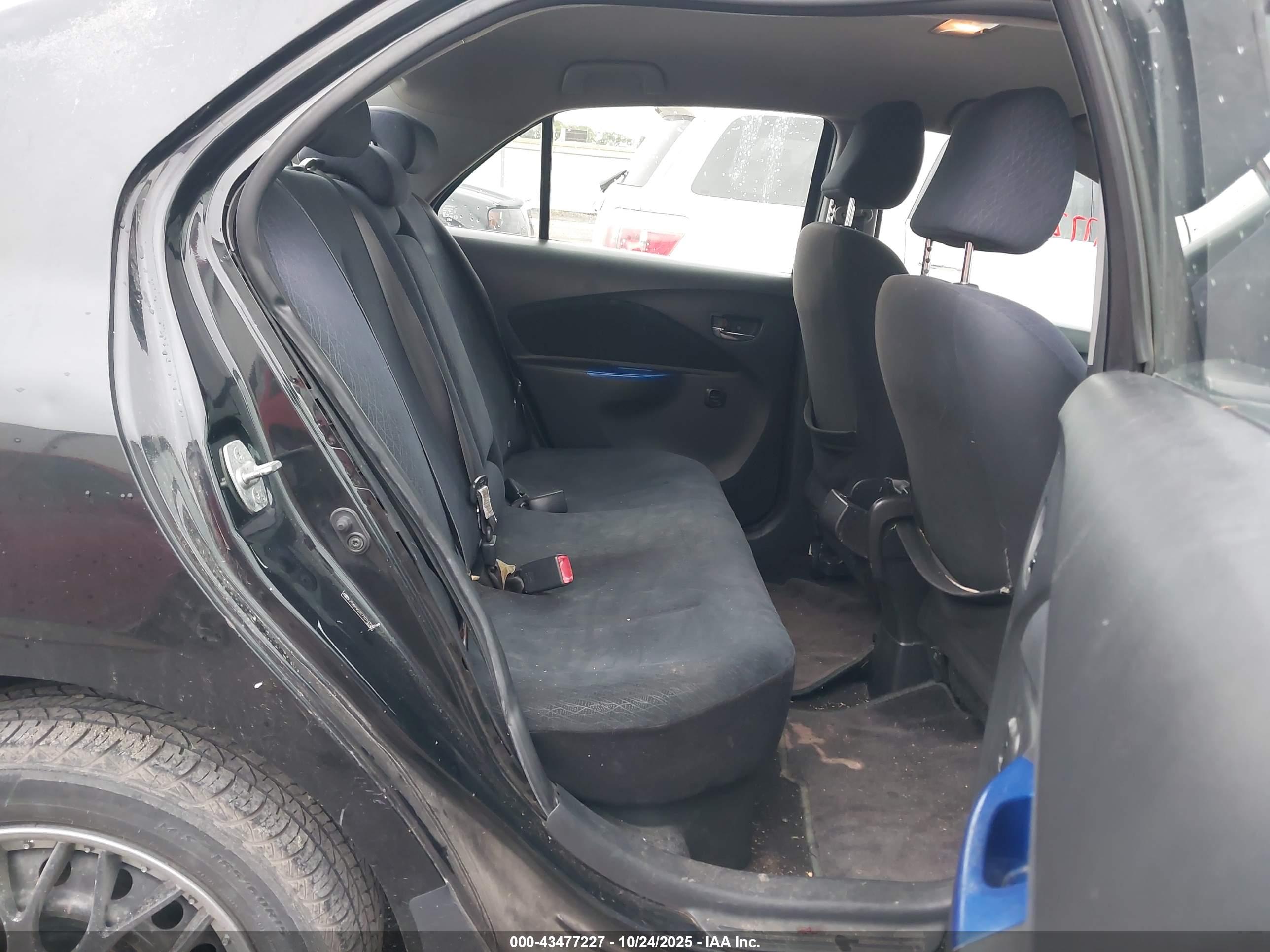 TOYOTA YARIS image 8