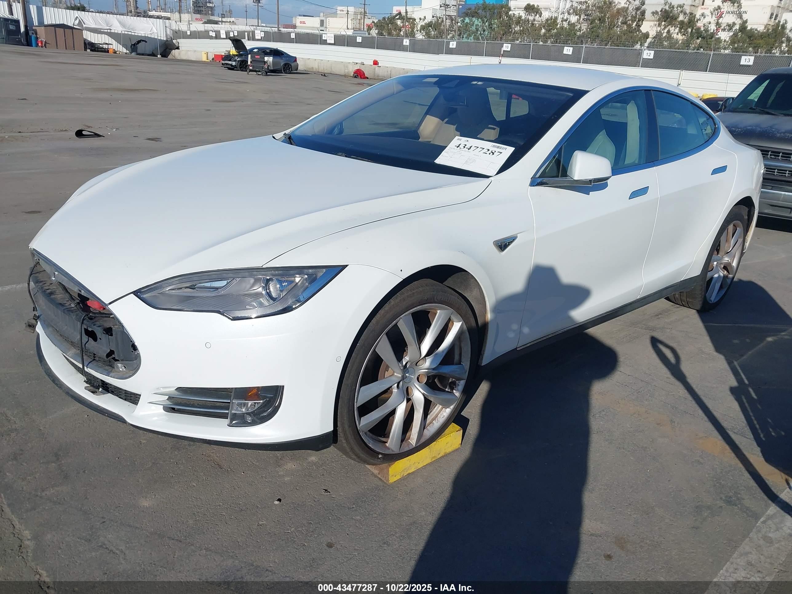 TESLA MODEL image 2