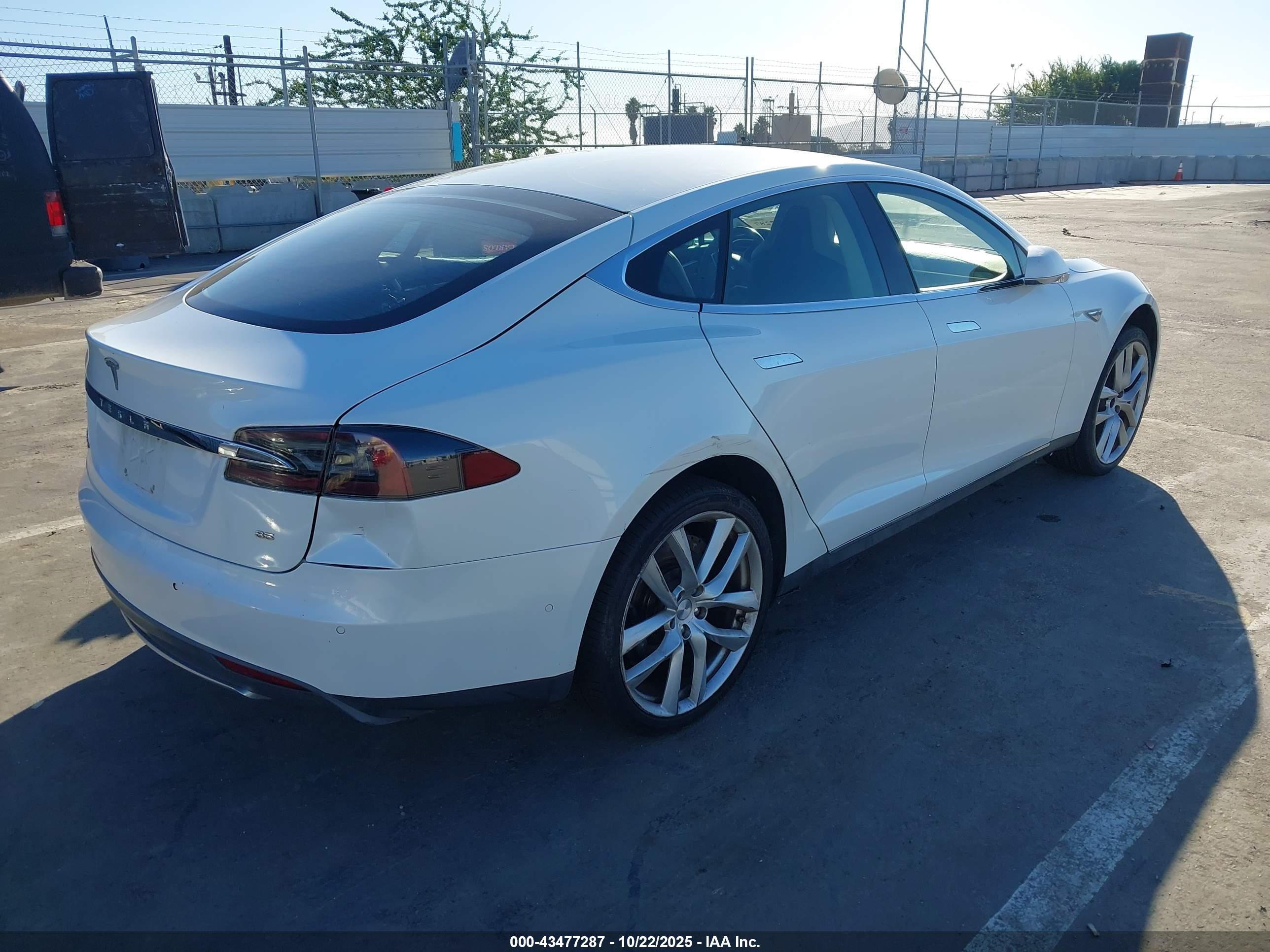 TESLA MODEL image 4