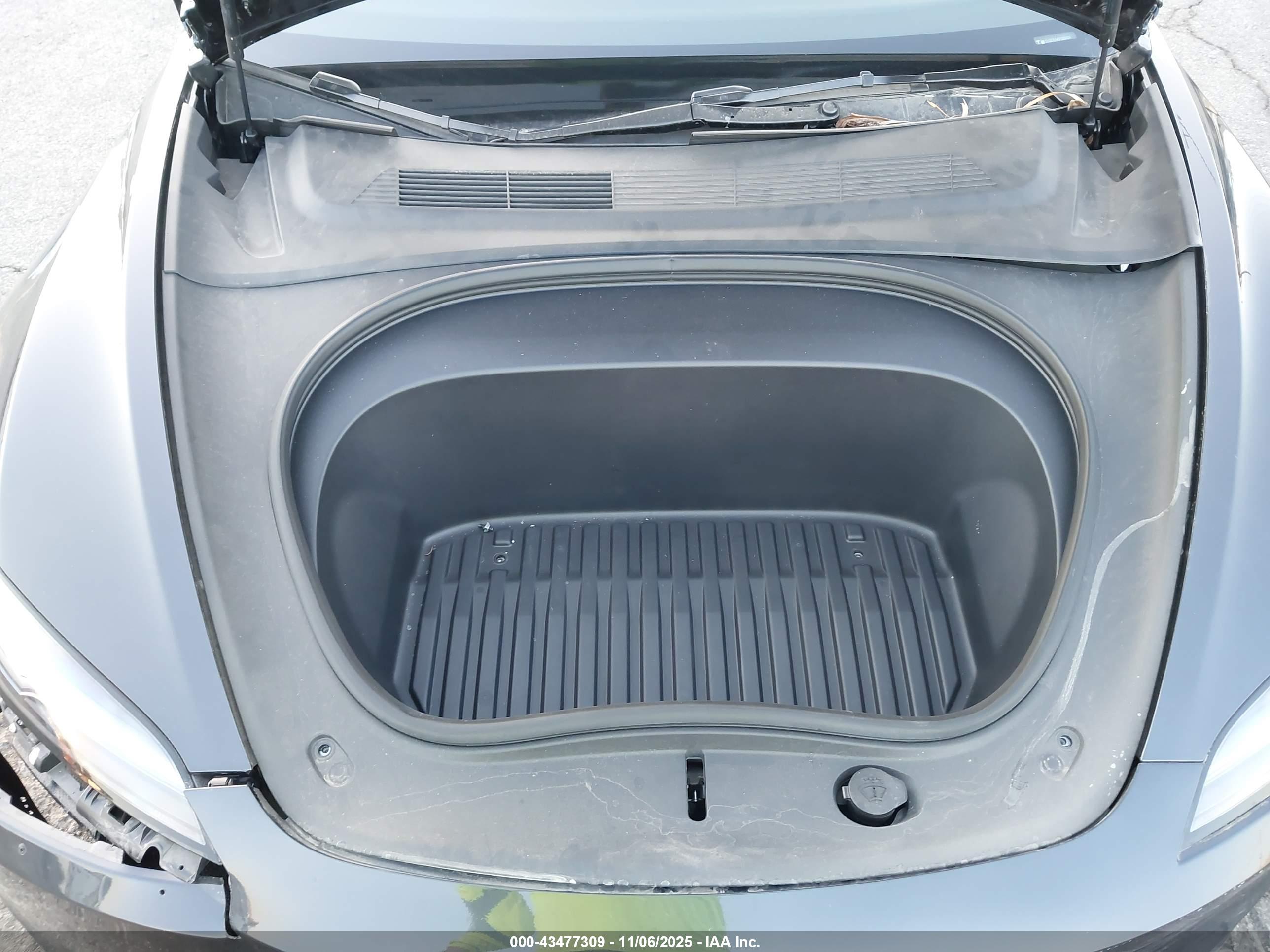TESLA MODEL image 10