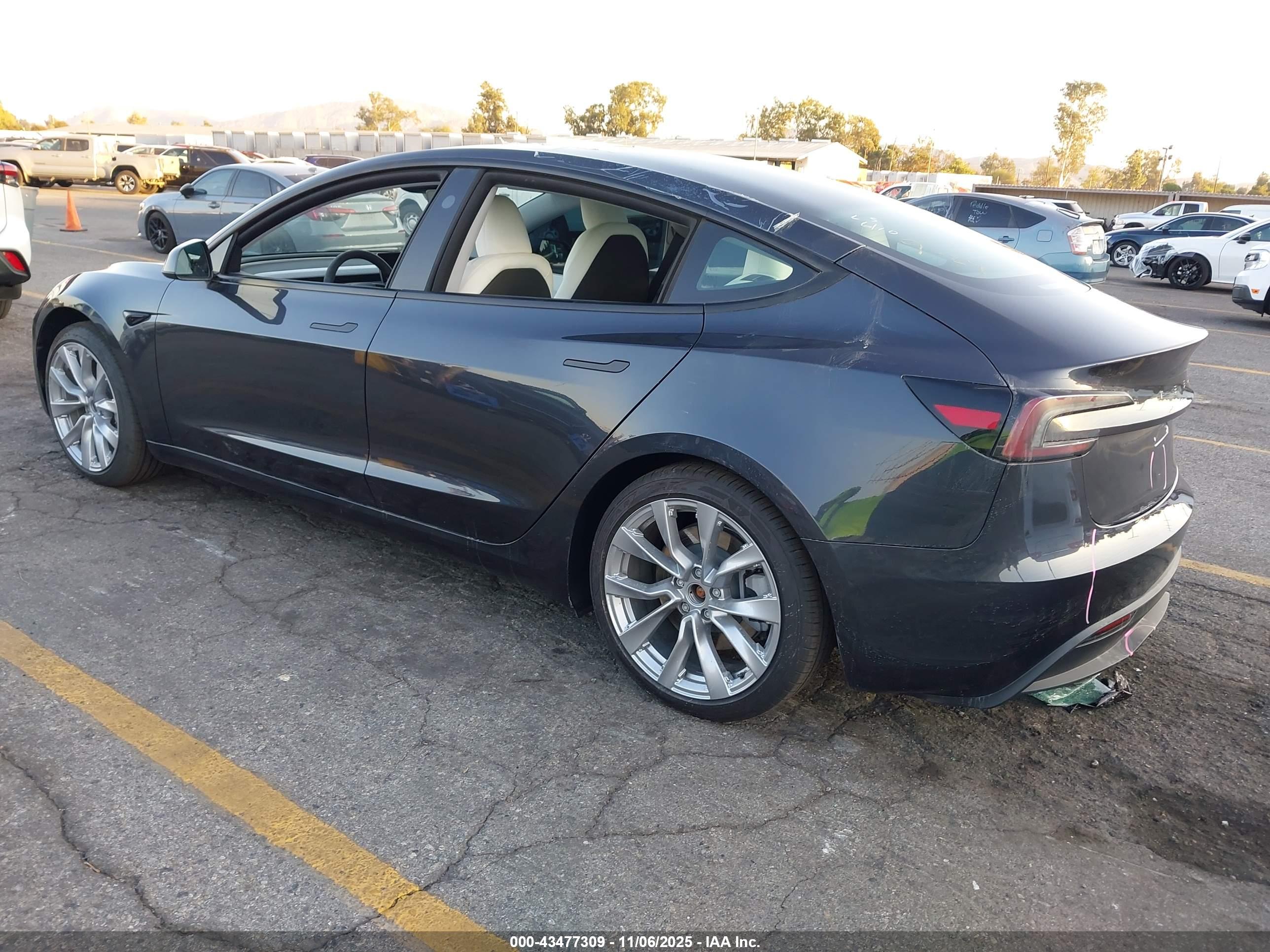 TESLA MODEL image 3