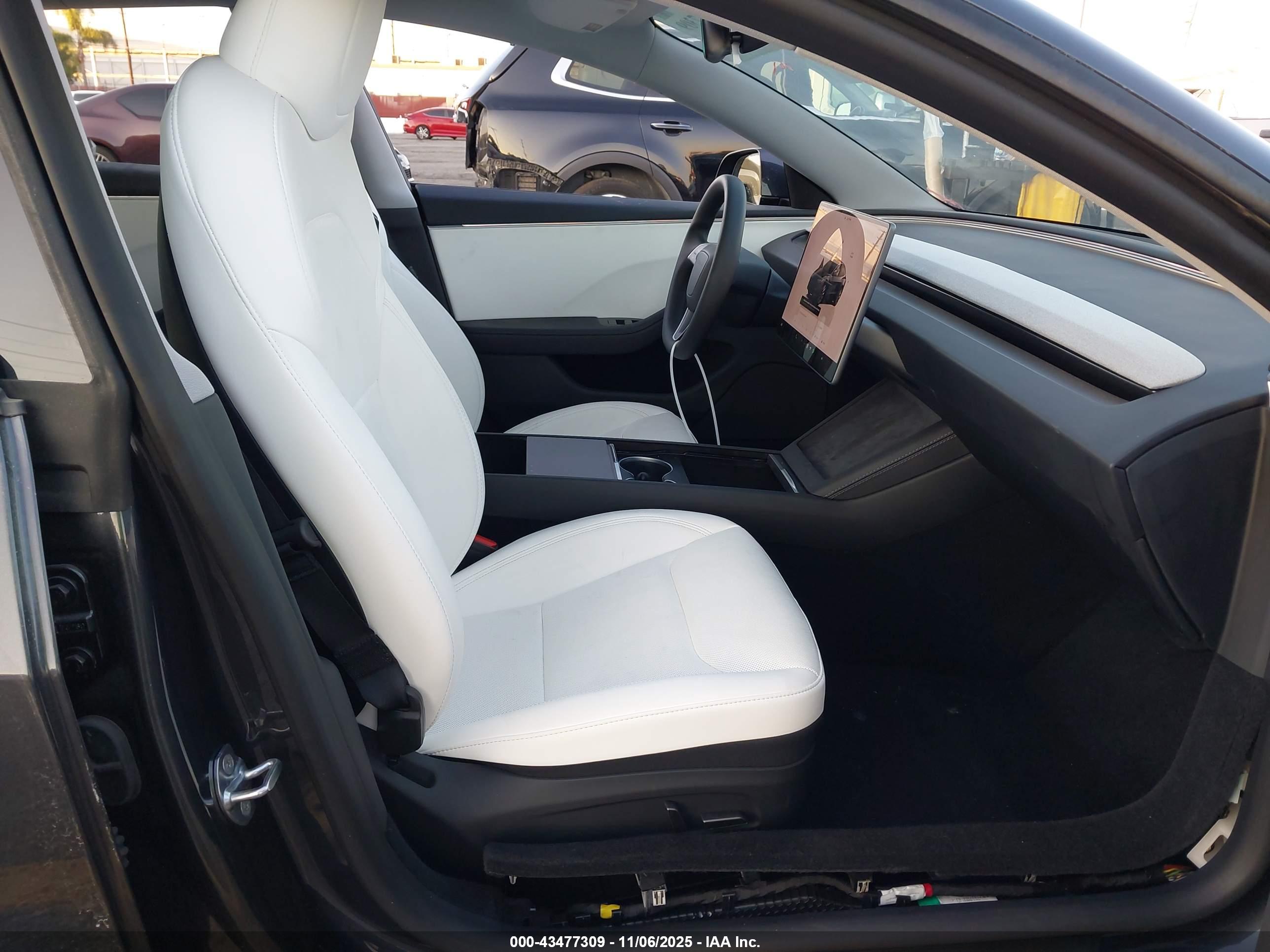 TESLA MODEL image 5