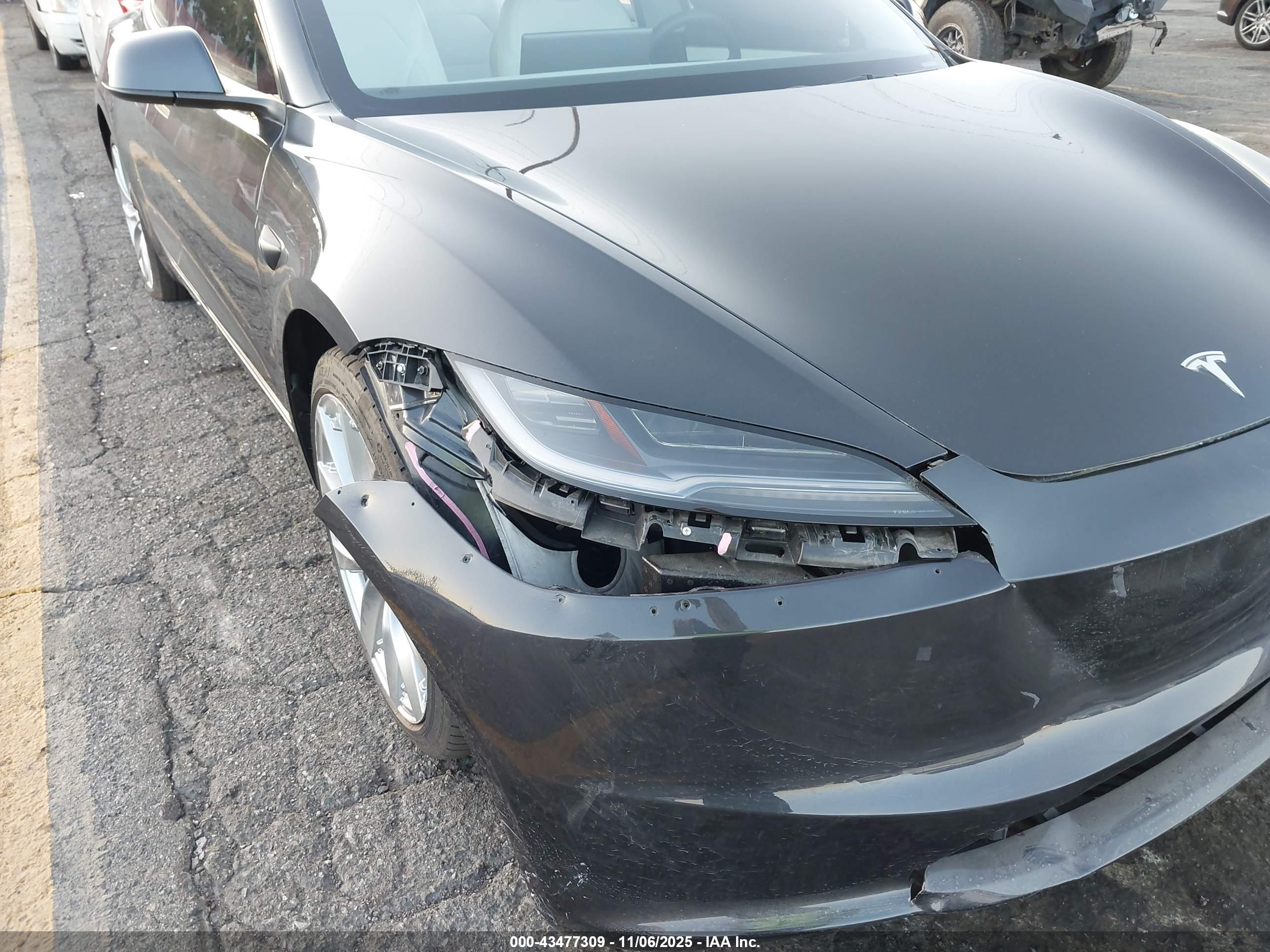 TESLA MODEL image 6