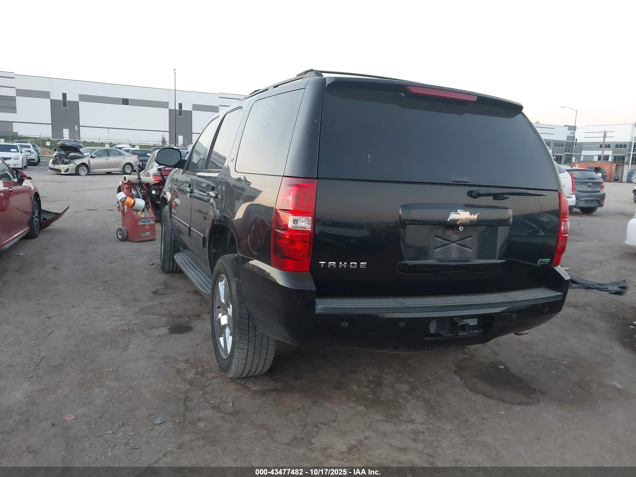 CHEVROLET TAHOE image 3