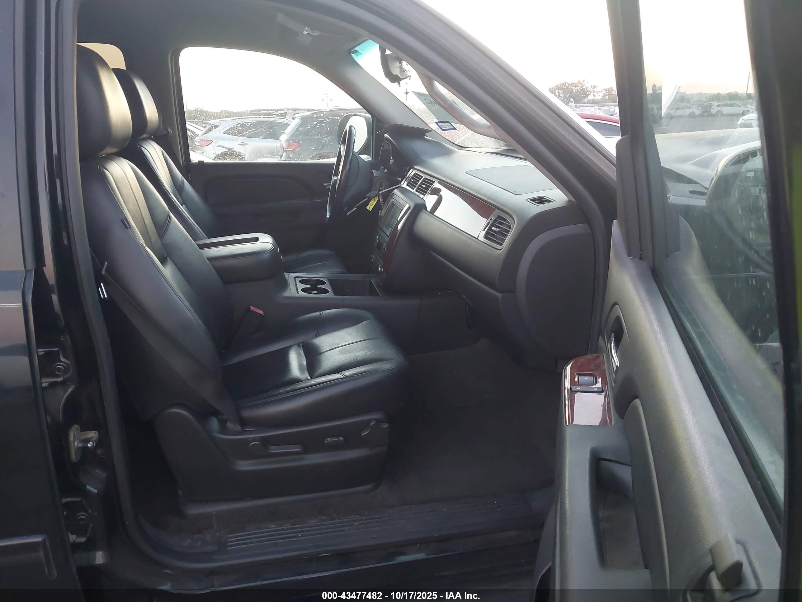 CHEVROLET TAHOE image 5