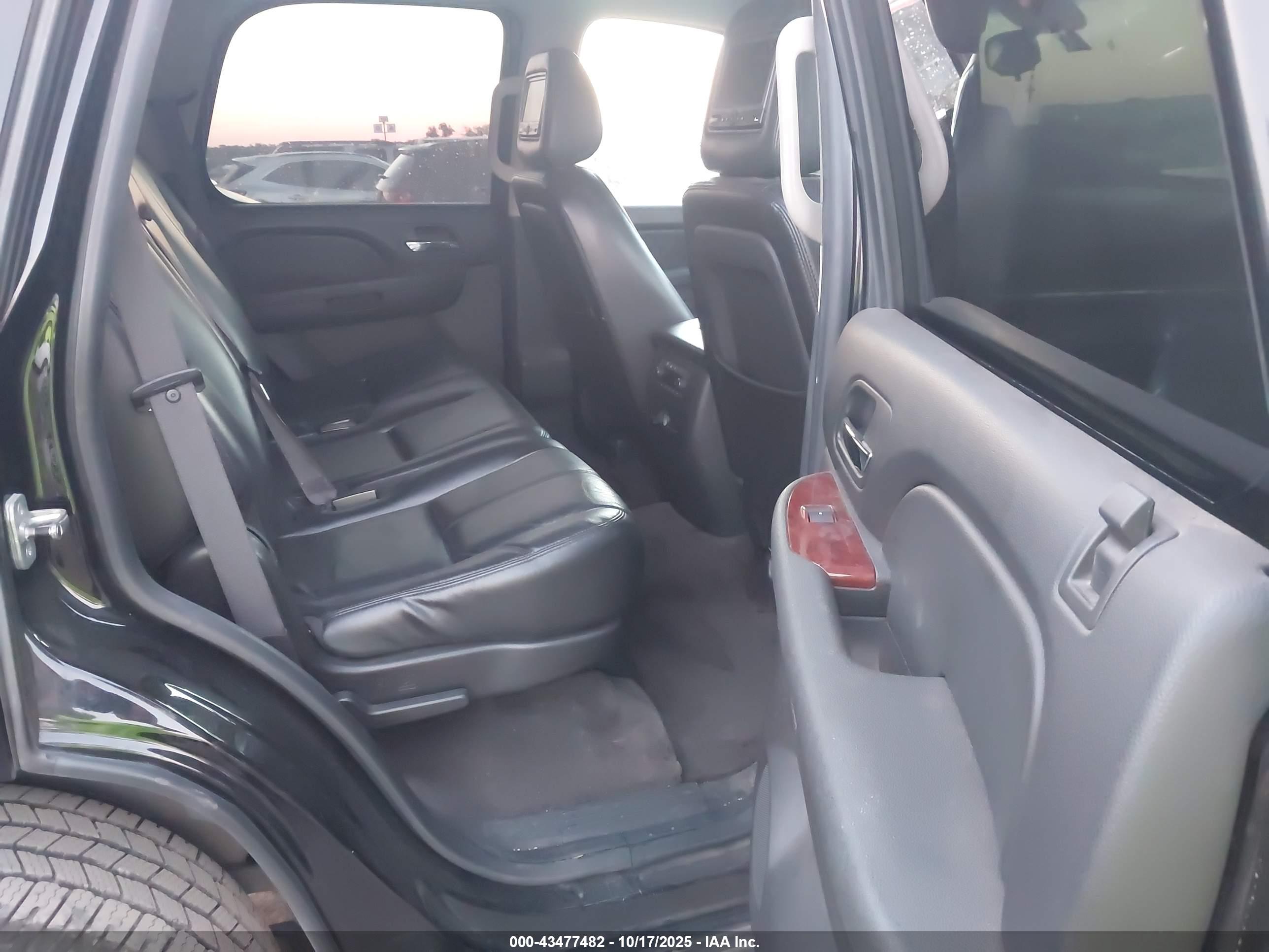 CHEVROLET TAHOE image 8