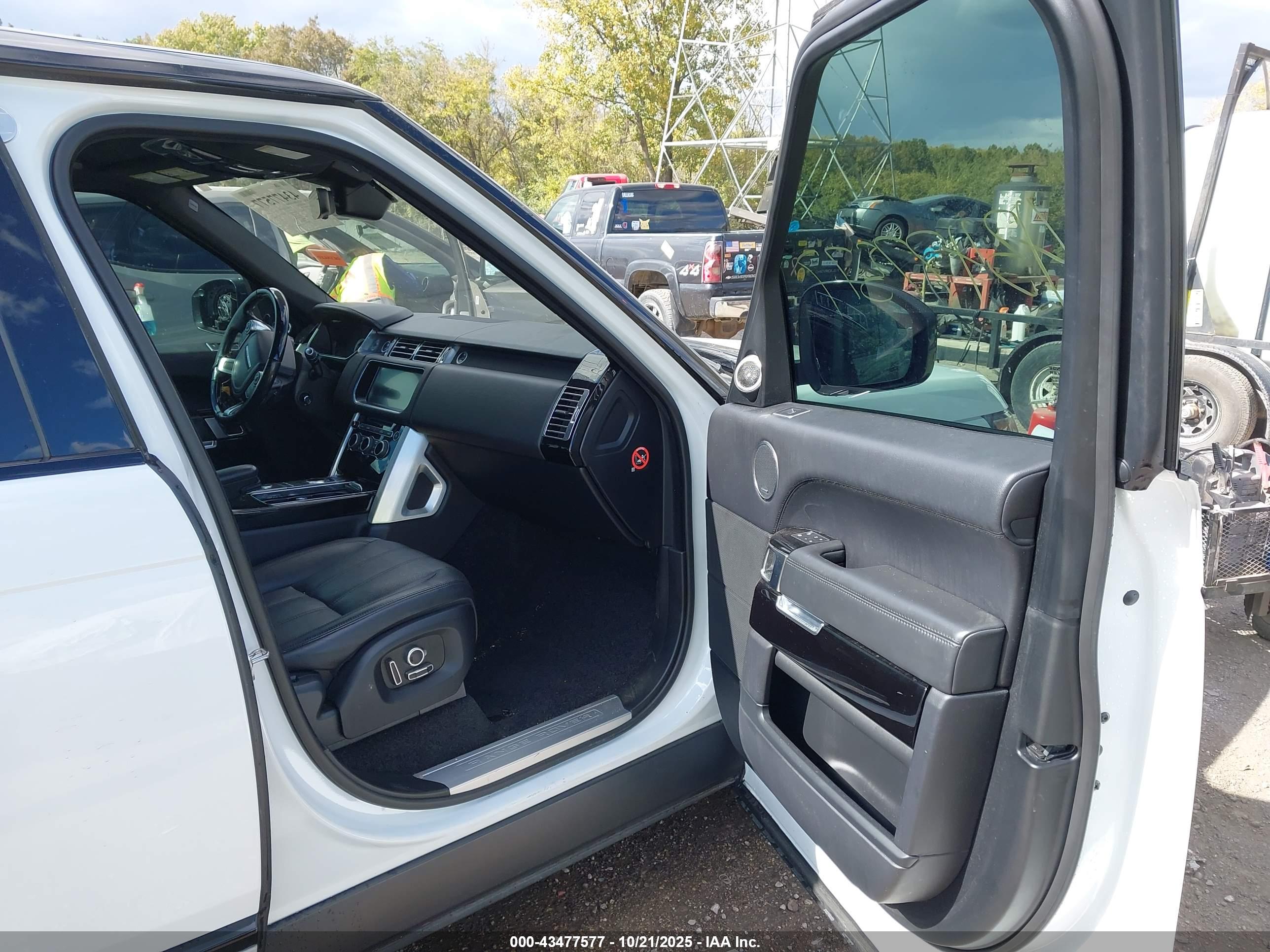 LAND ROVER image 5