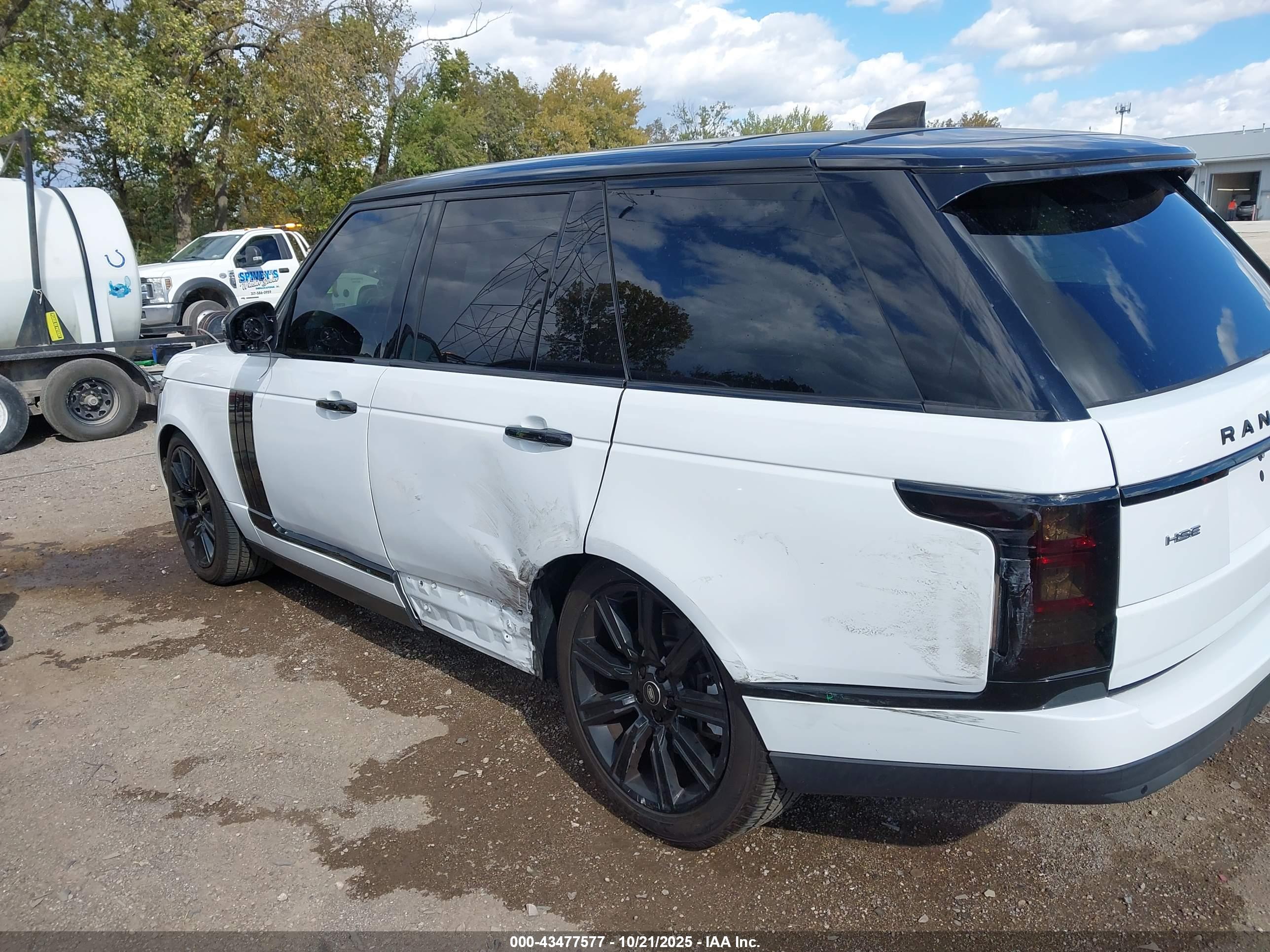 LAND ROVER image 6
