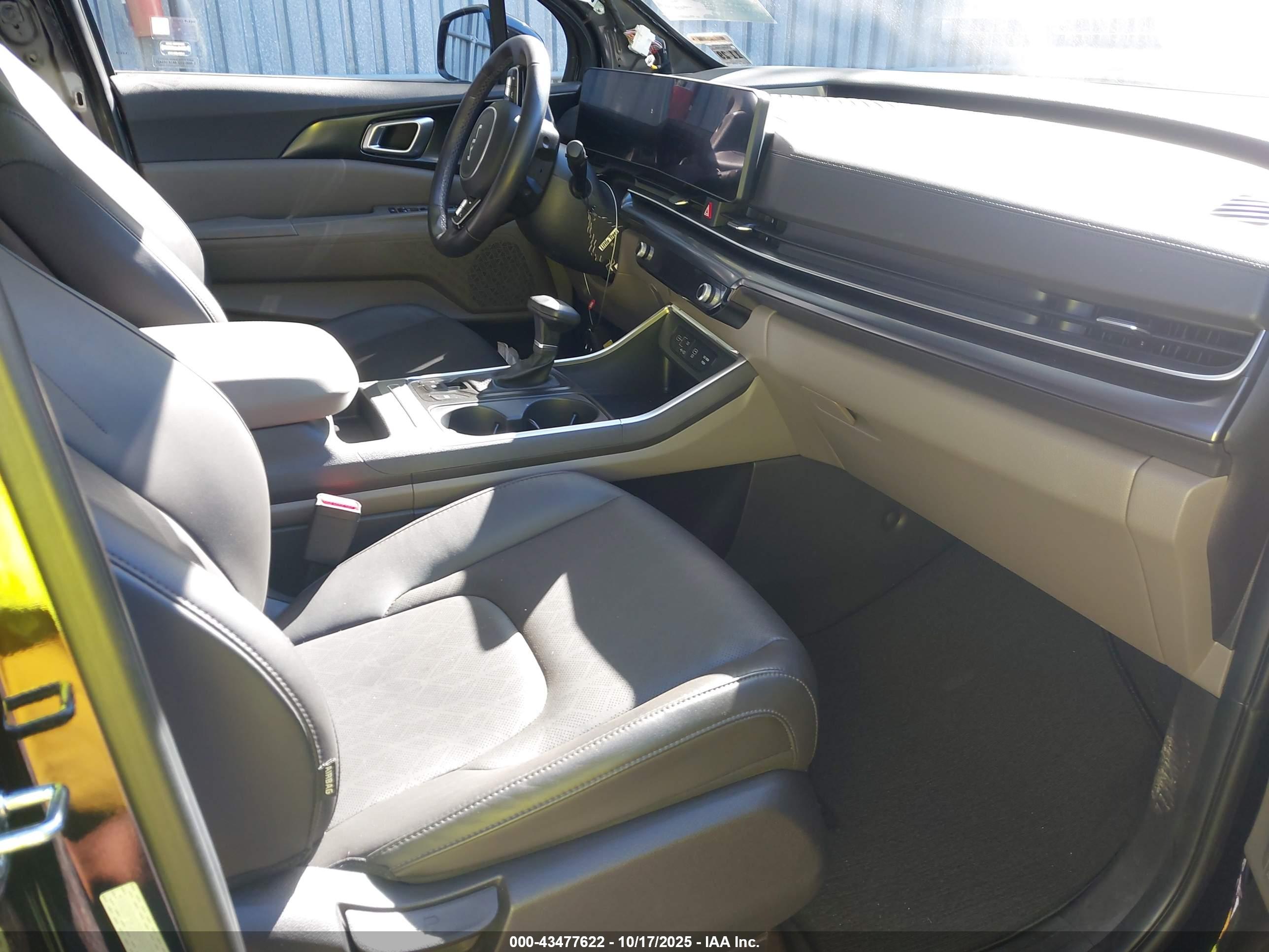 KIA CARNIVAL image 5