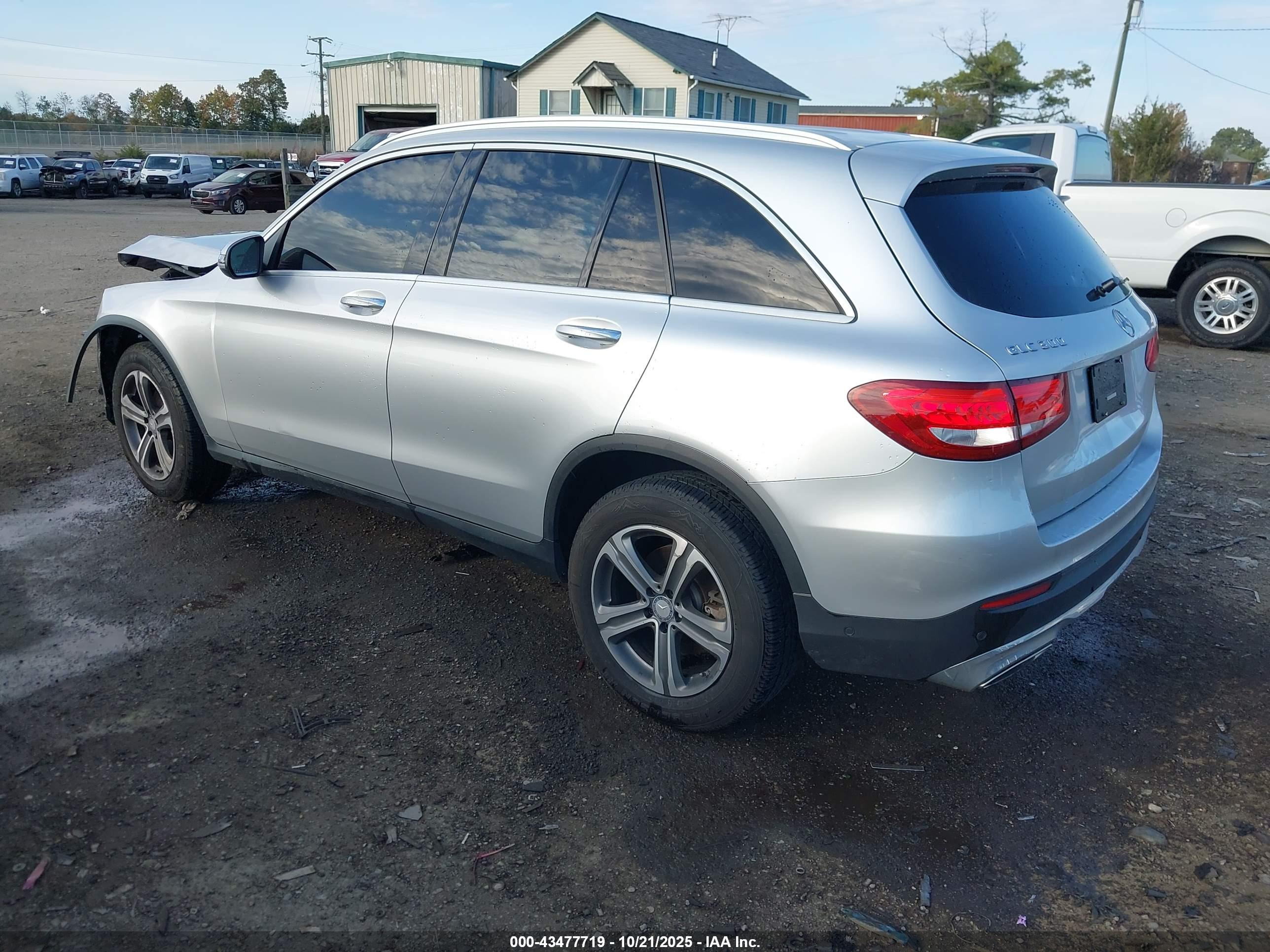 MERCEDES-BENZ GLC image 3
