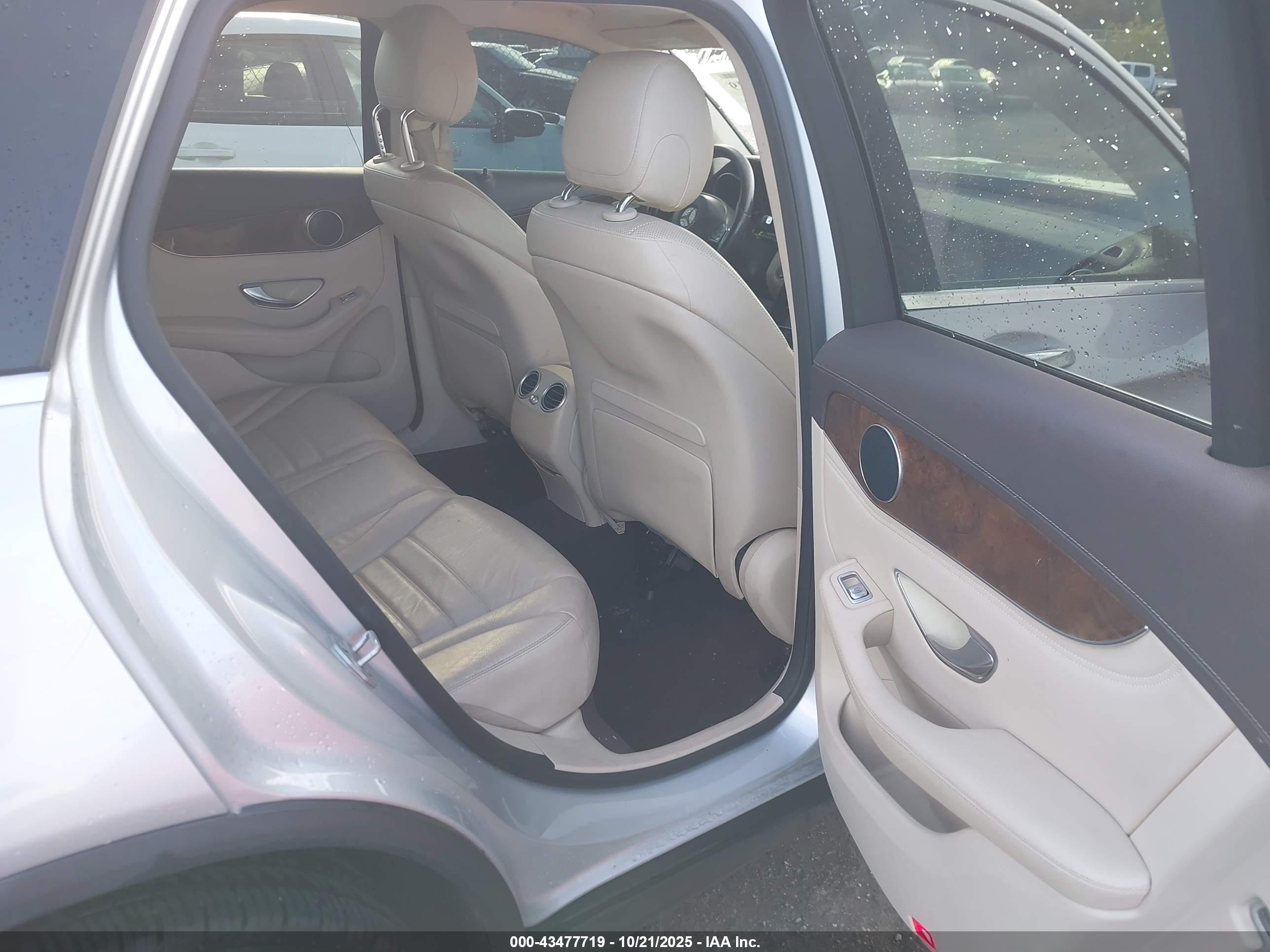 MERCEDES-BENZ GLC image 8