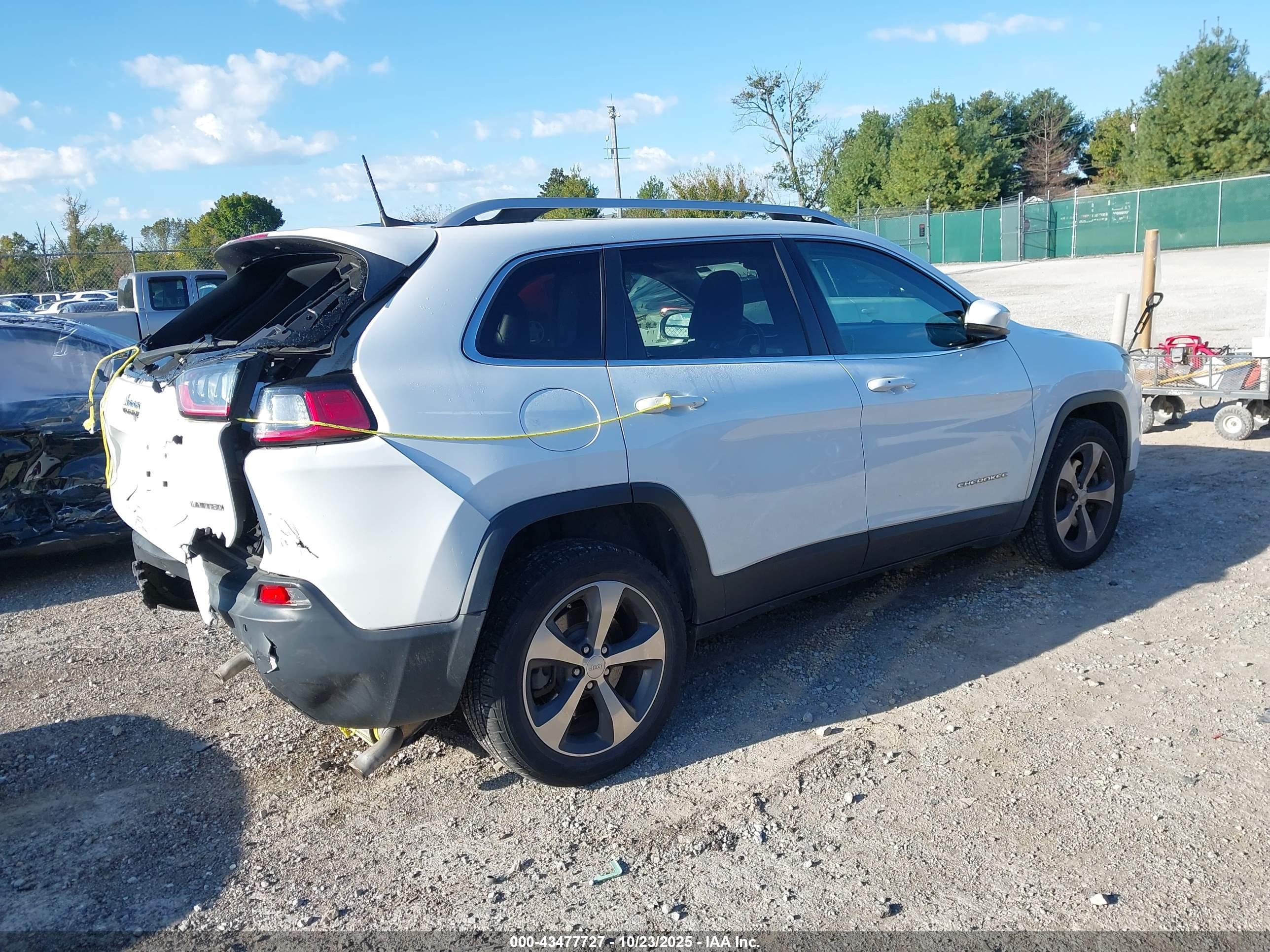 JEEP CHEROKEE image 4