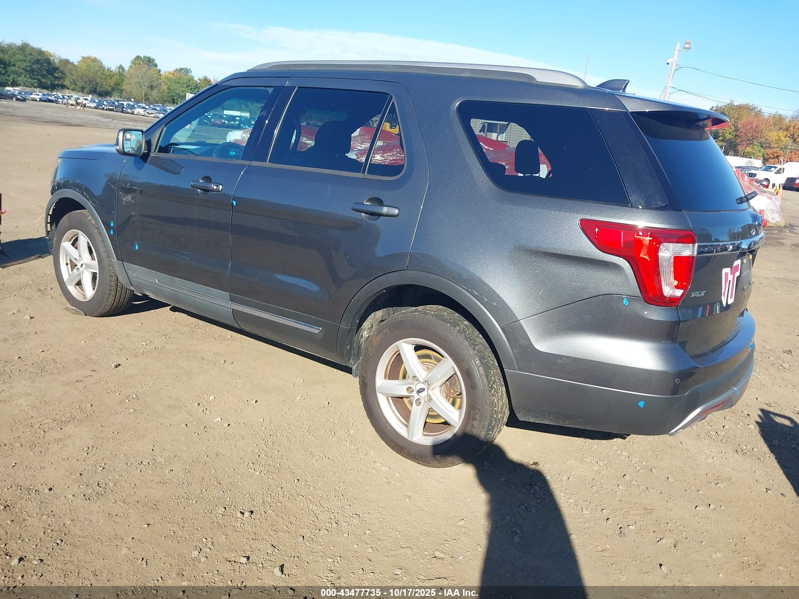 FORD EXPLORER image 3