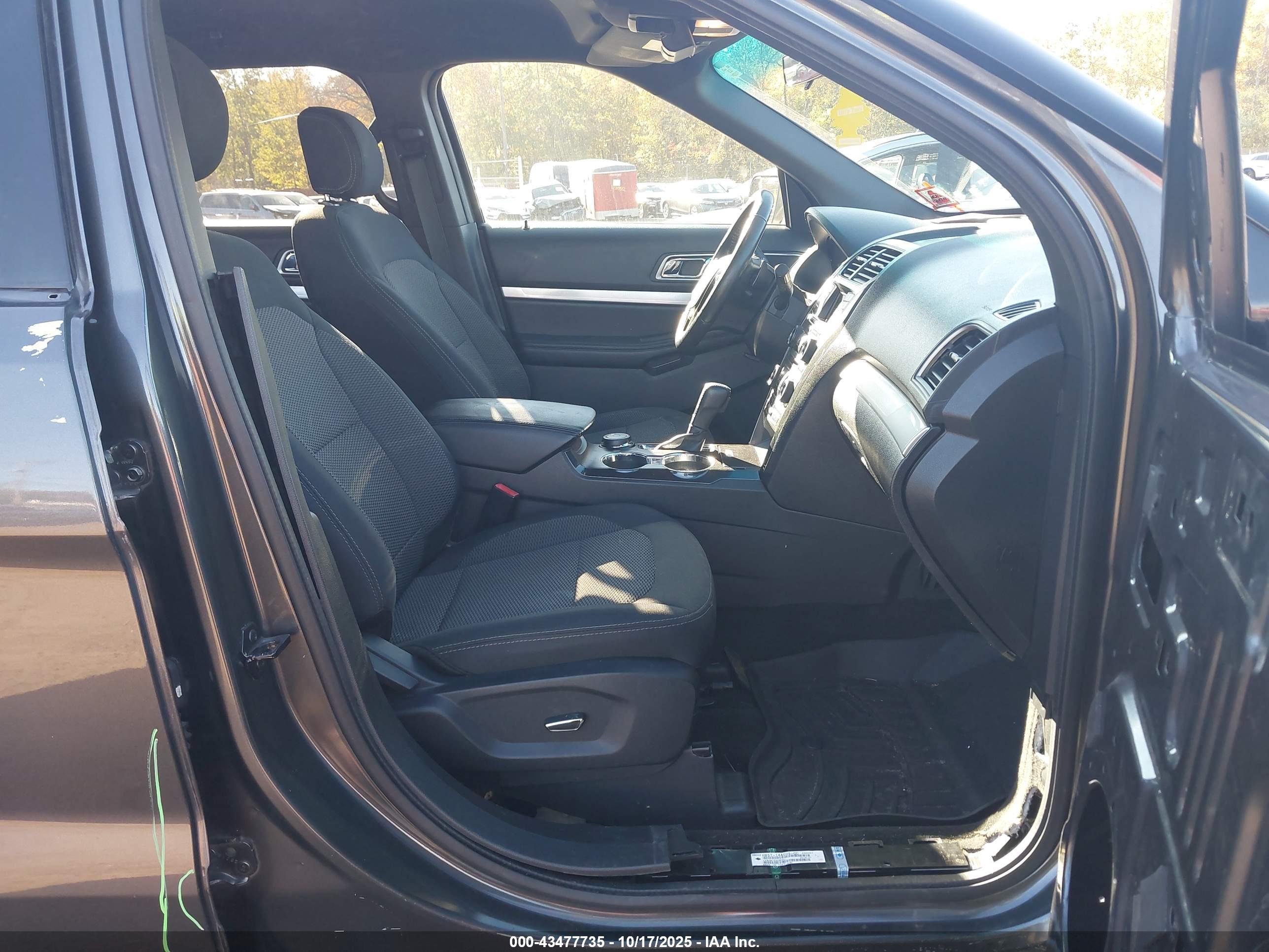 FORD EXPLORER image 5