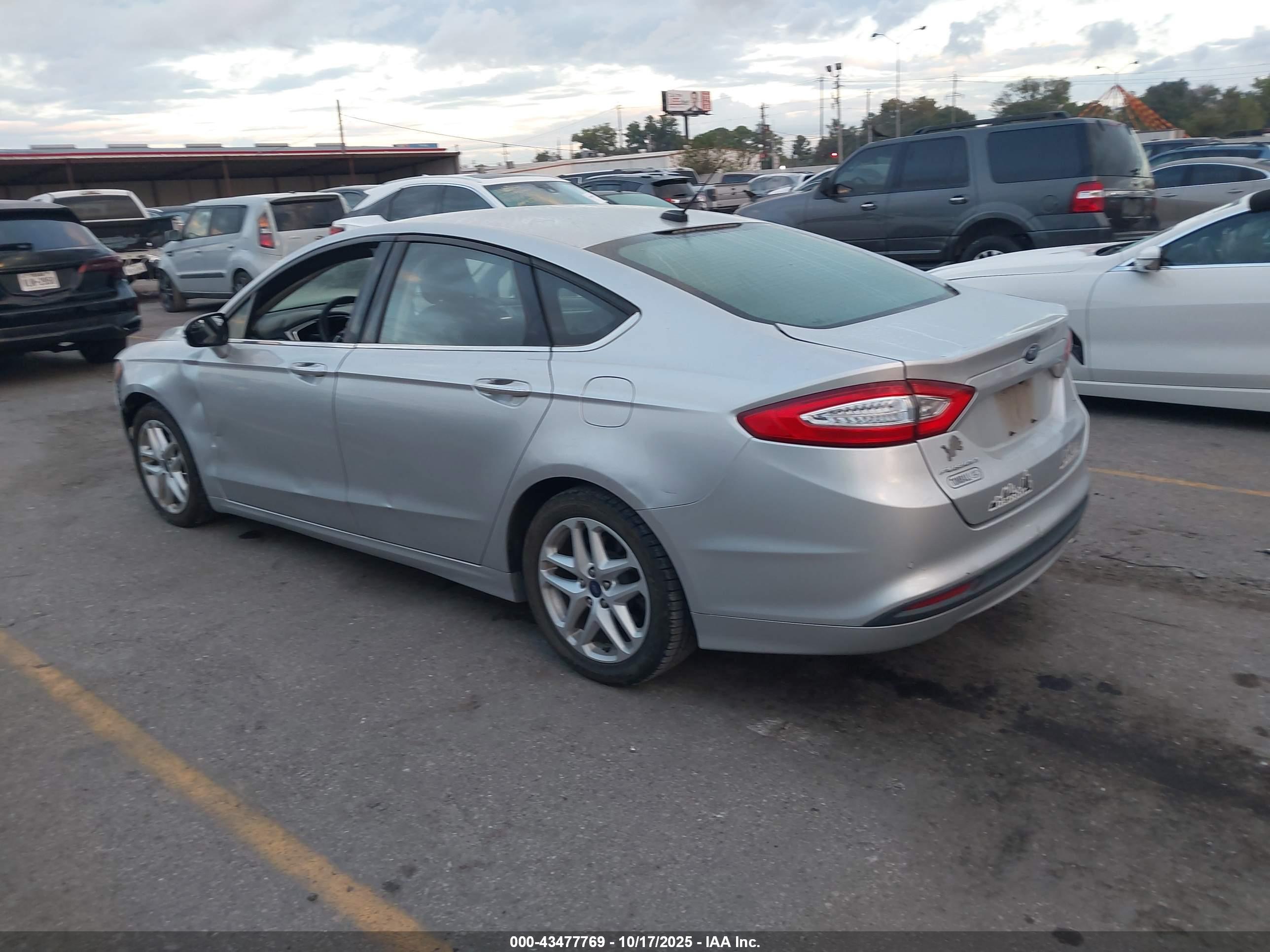 FORD FUSION image 3