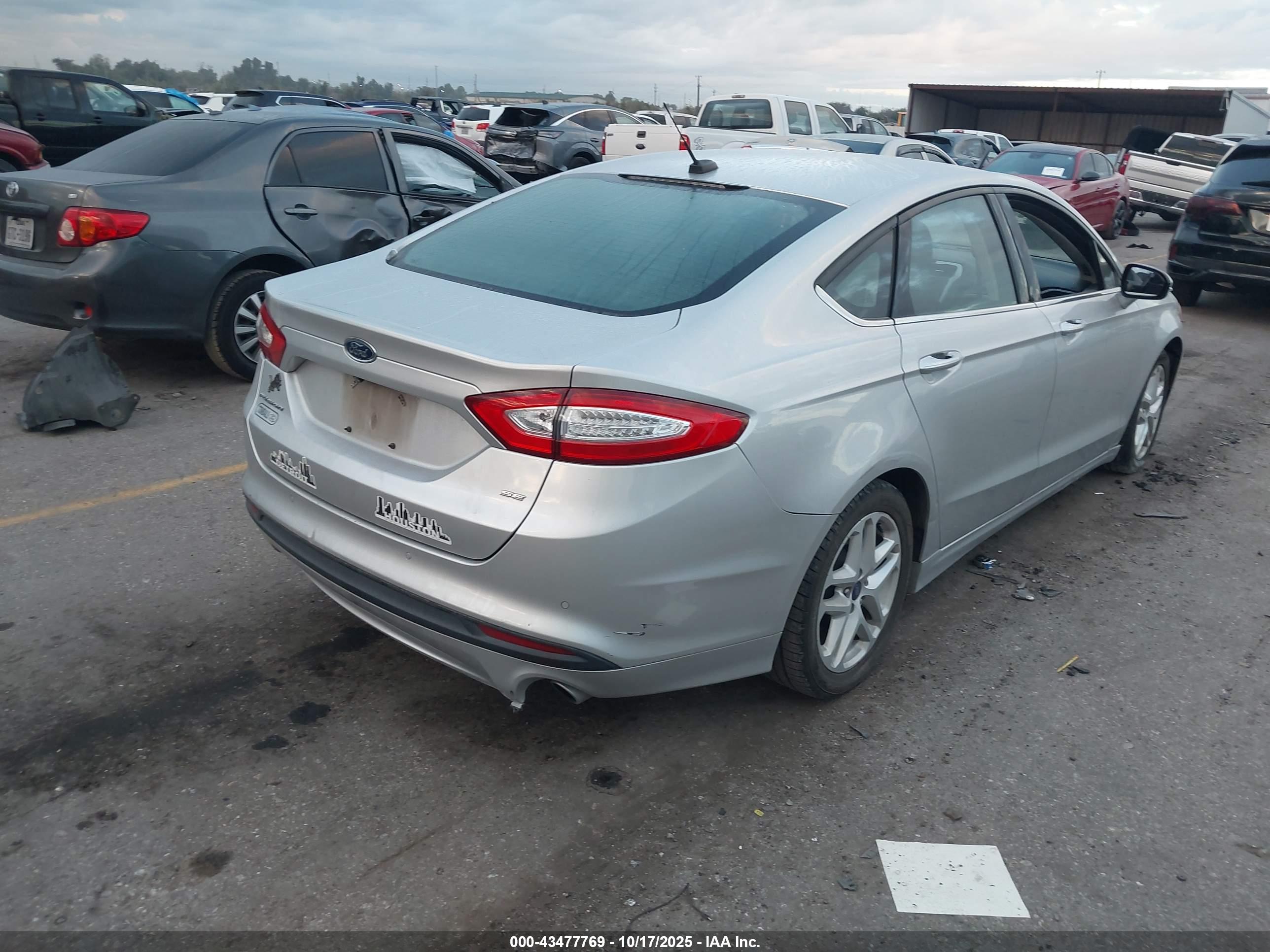 FORD FUSION image 4