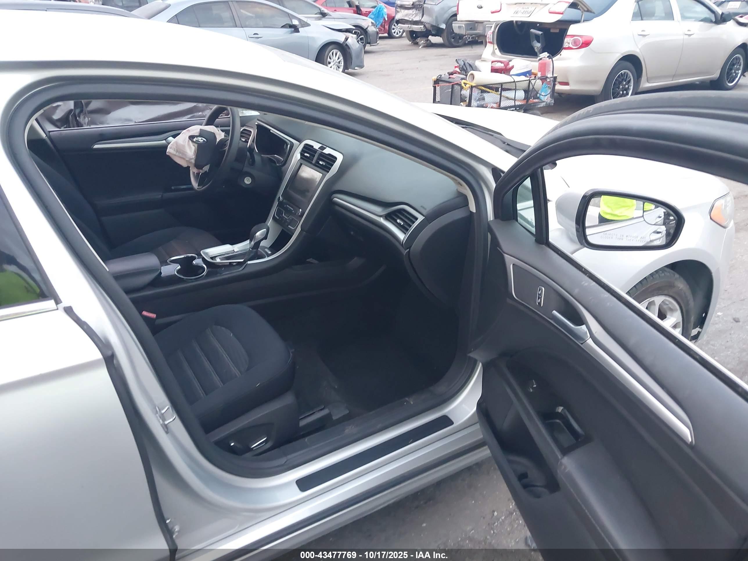 FORD FUSION image 5