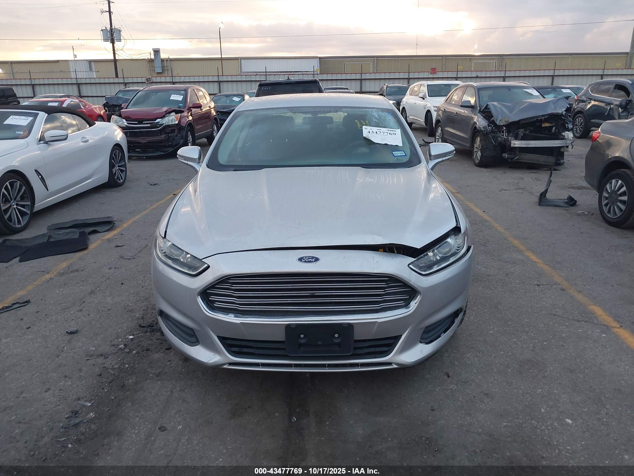 FORD FUSION image 6