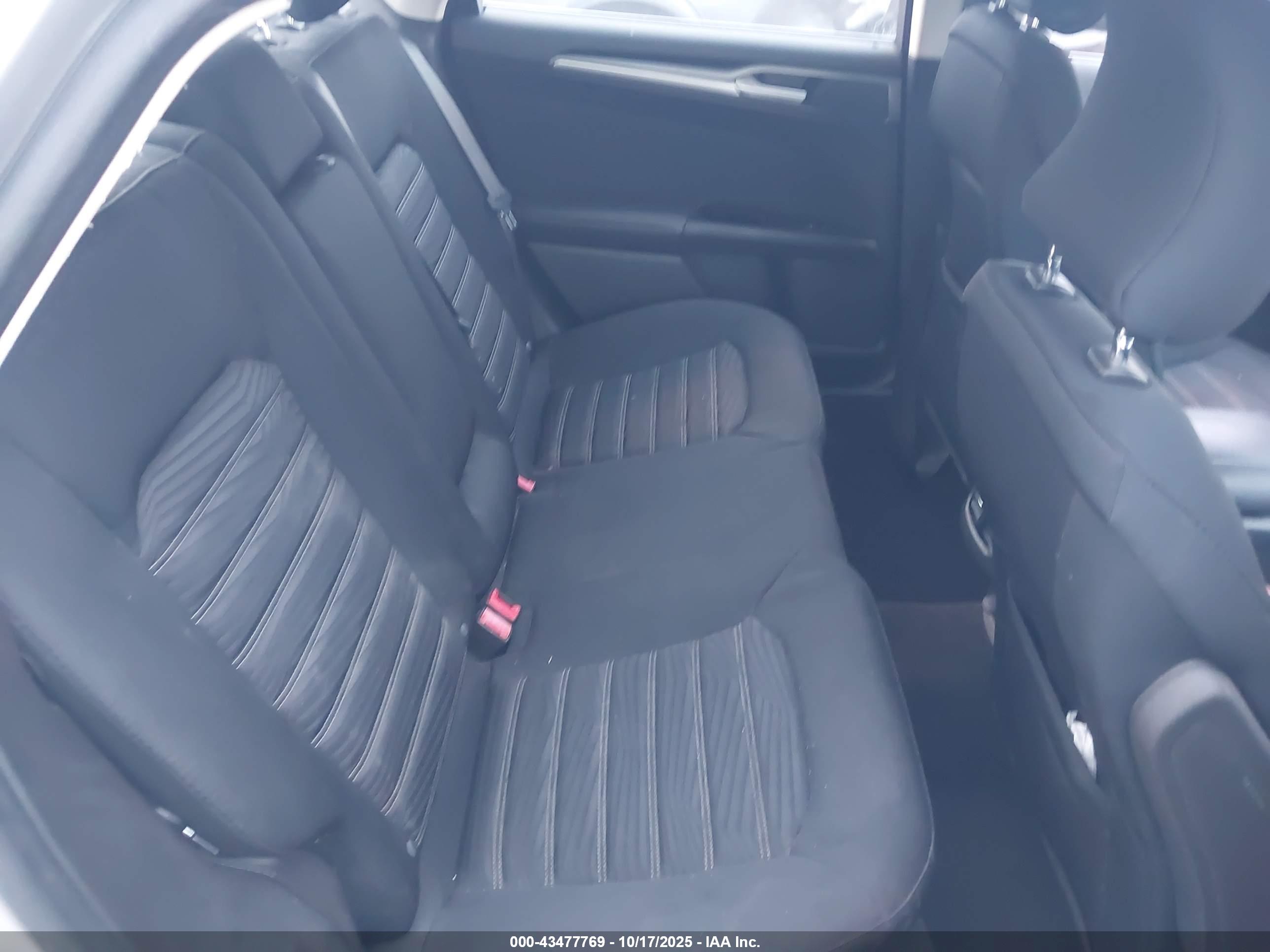 FORD FUSION image 8