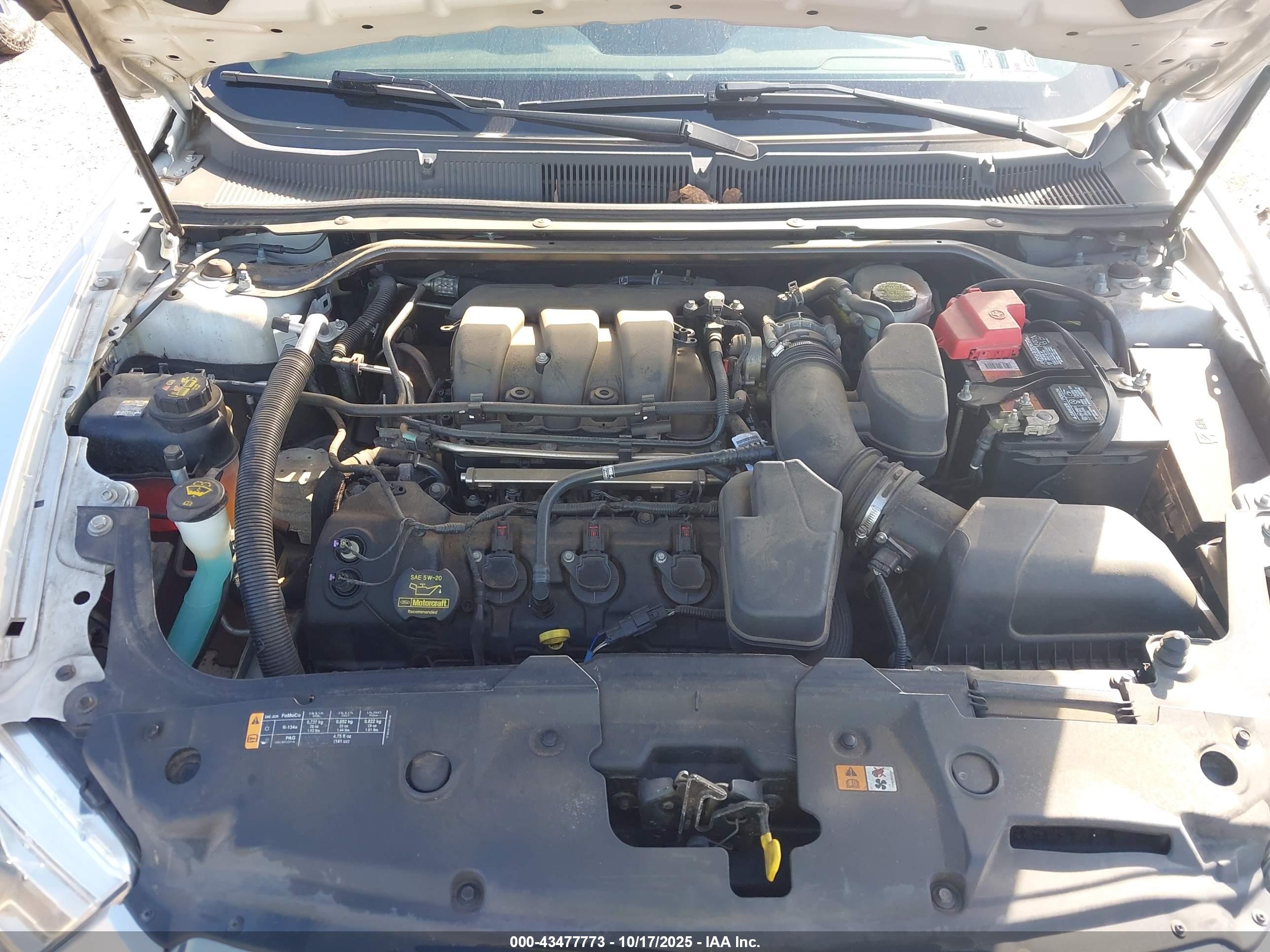 FORD TAURUS image 10