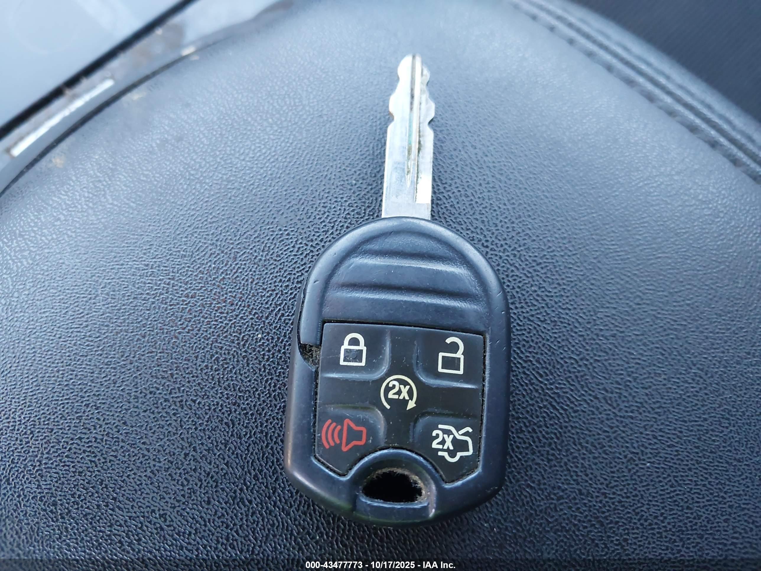 FORD TAURUS image 11