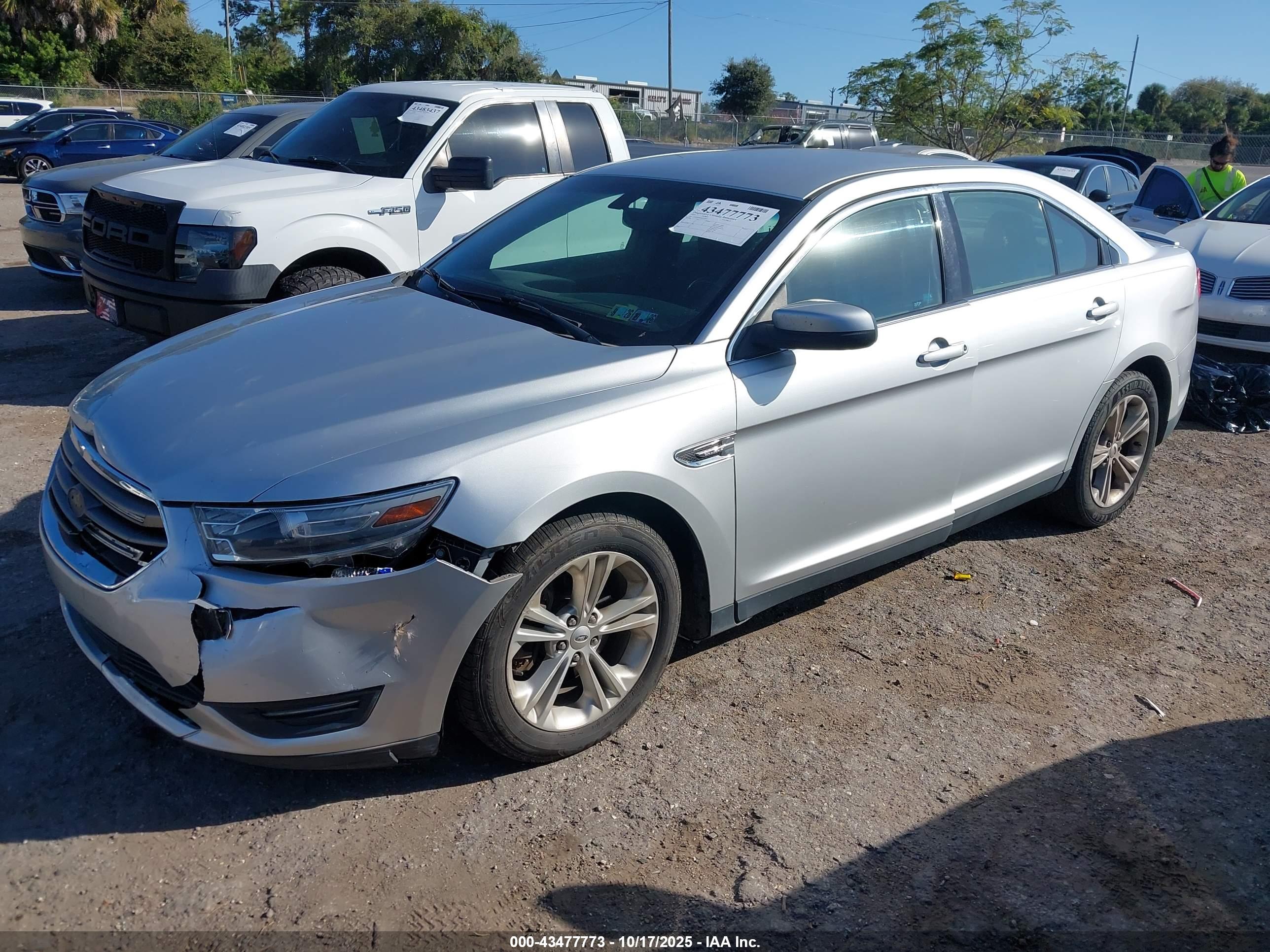 FORD TAURUS image 2