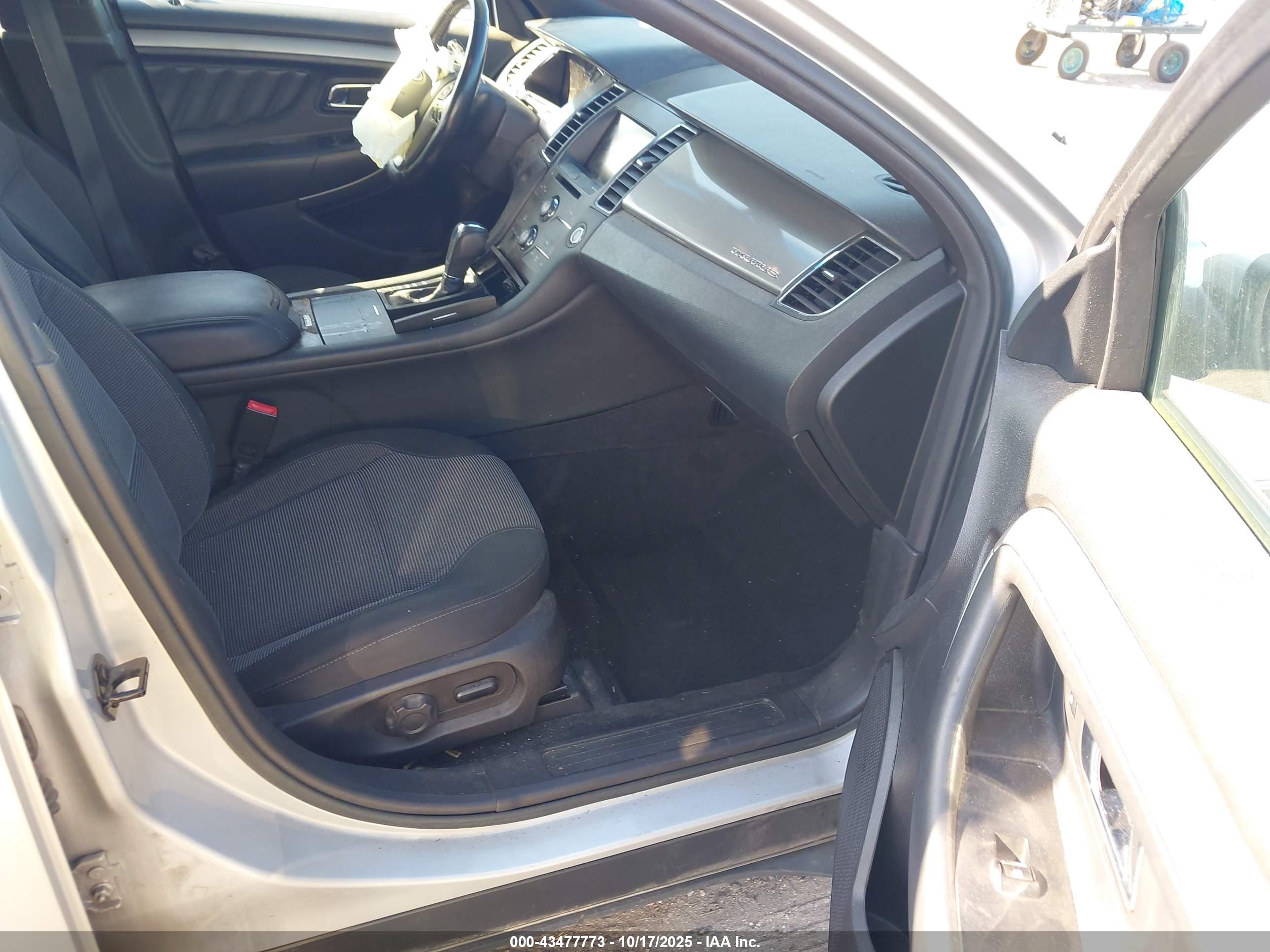 FORD TAURUS image 5