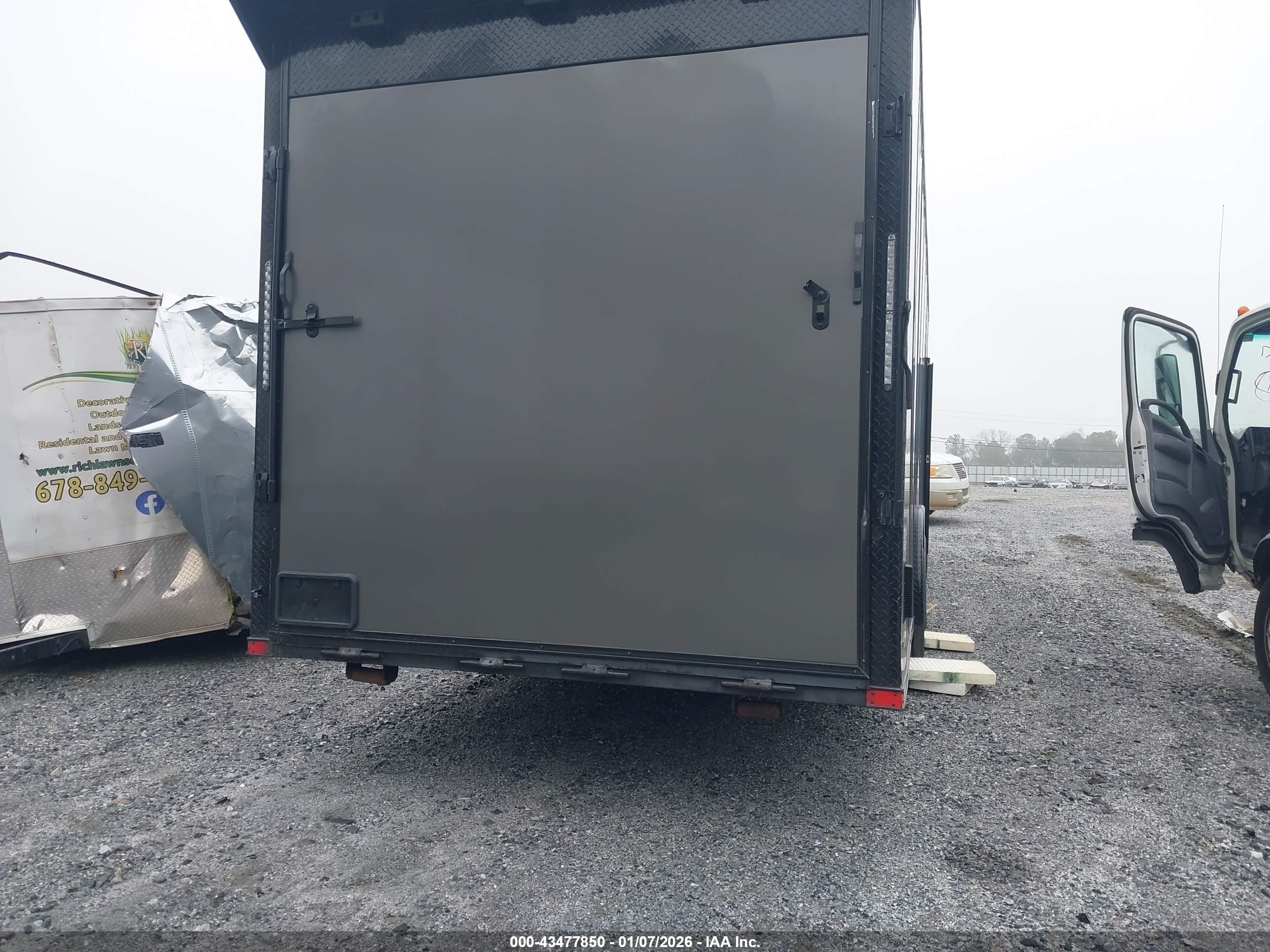 TRAILER FAST image 6