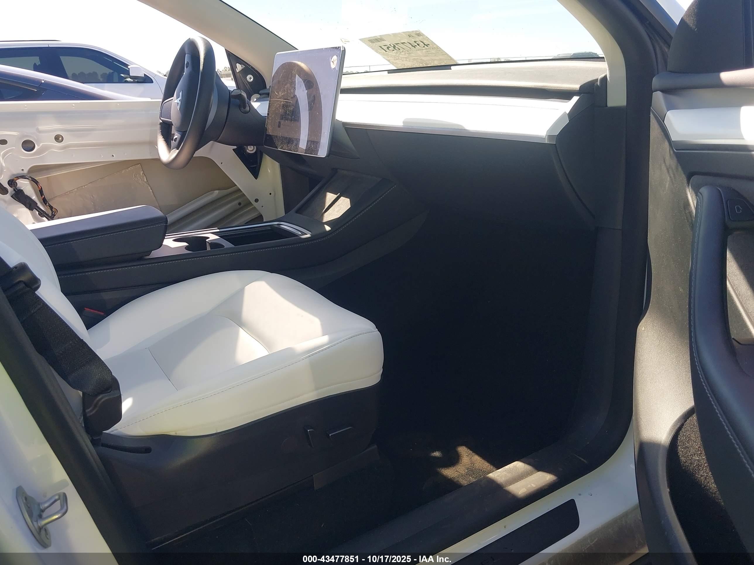 TESLA MODEL image 5