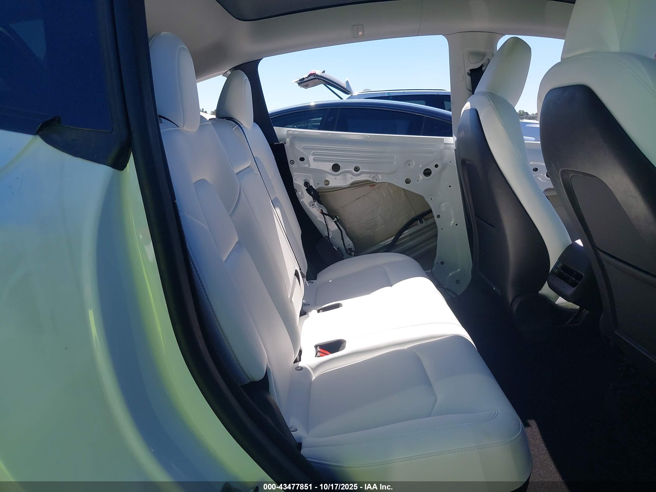 TESLA MODEL image 8