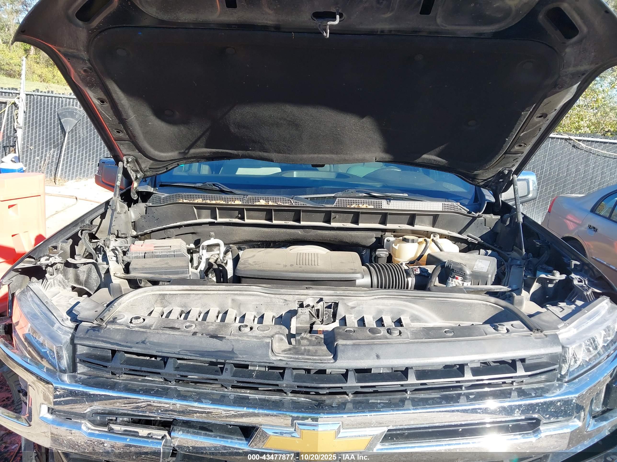 CHEVROLET SILVERADO image 10